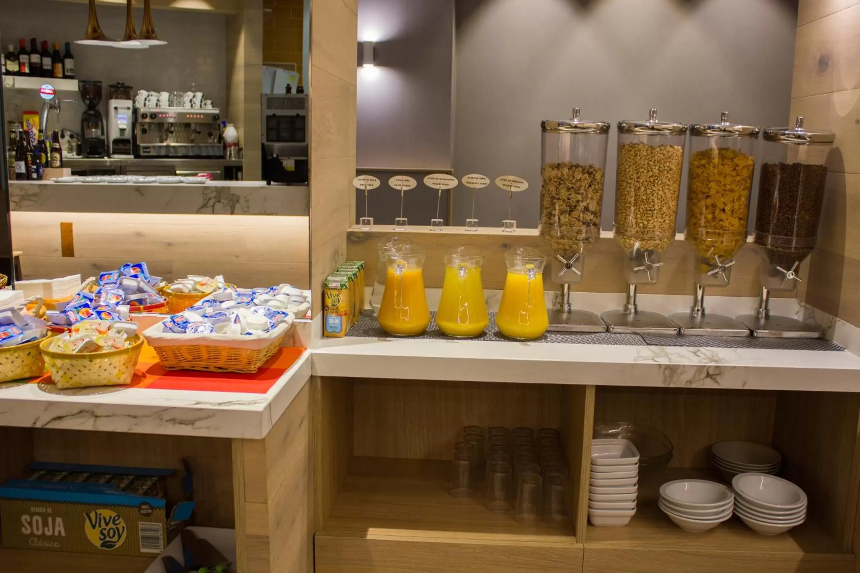 Restaurant/places to eat in Hotel Gran Via Restaurant/places to eat in Hotel Gran Via