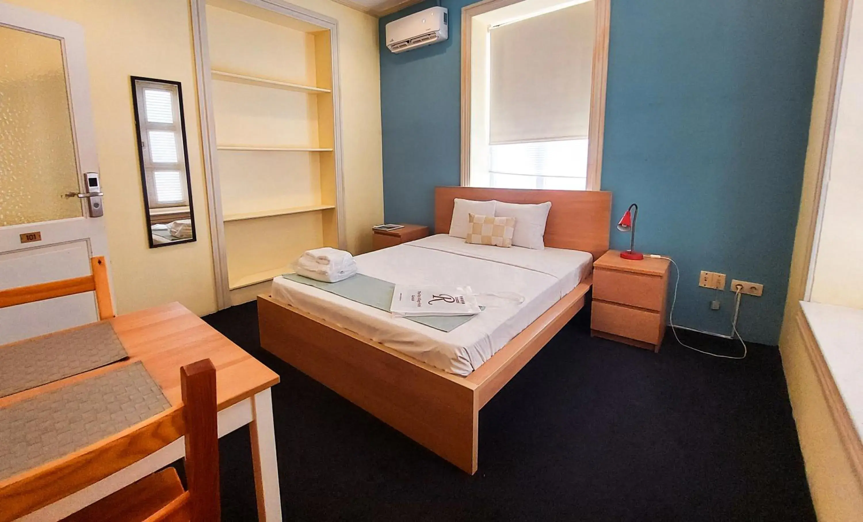 Property building, Bed in First Curacao Hostel