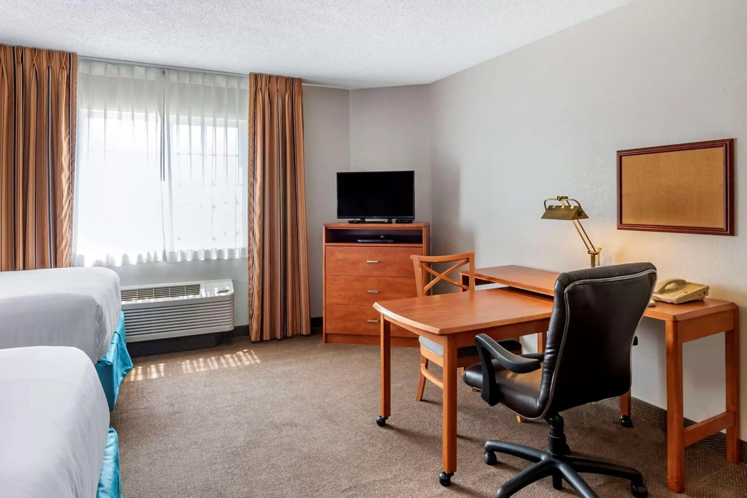 Photo of the whole room, TV/Entertainment Center in MainStay Suites Emporia