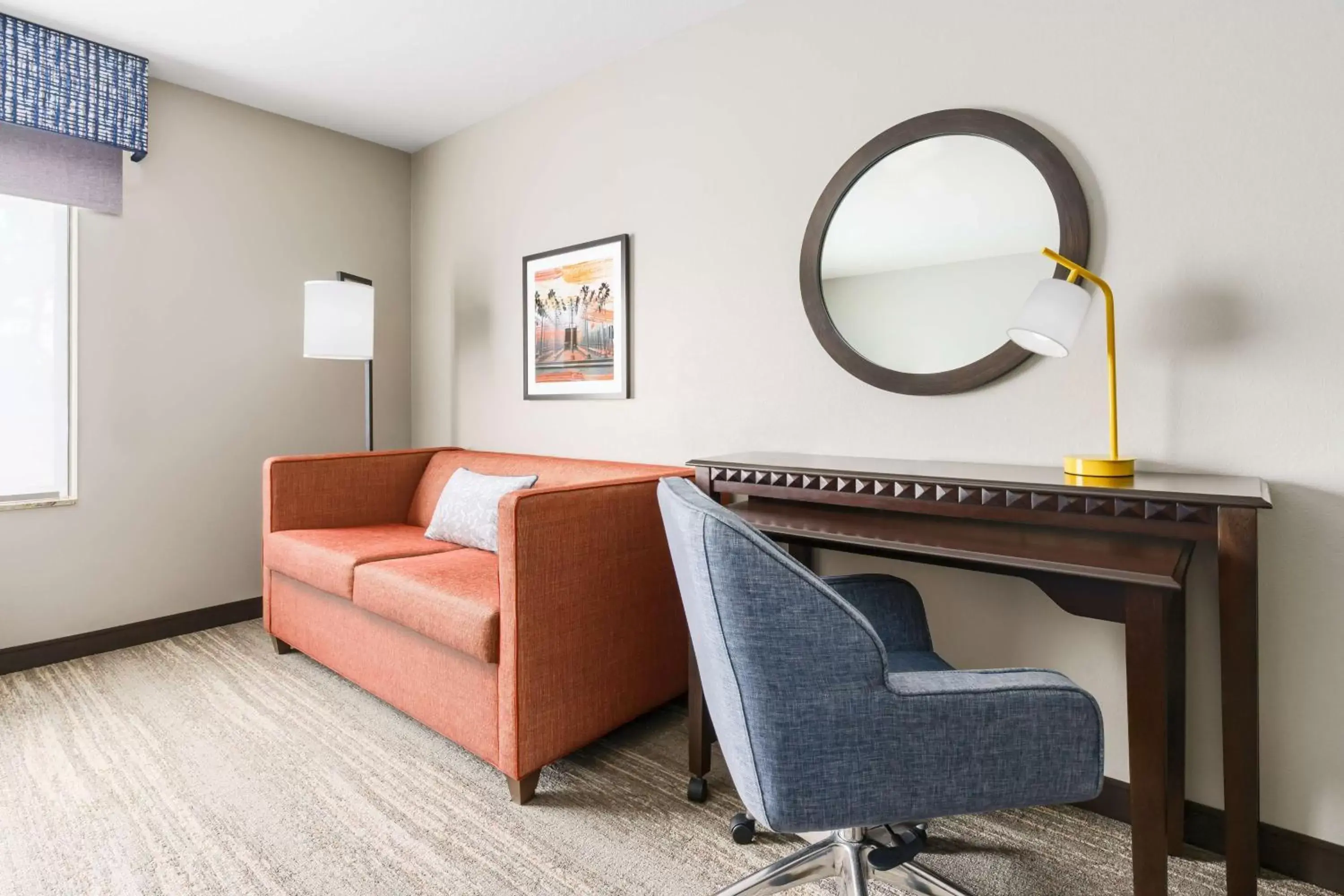 Bedroom, Seating Area in Hampton Inn & Suites Thousand Oaks