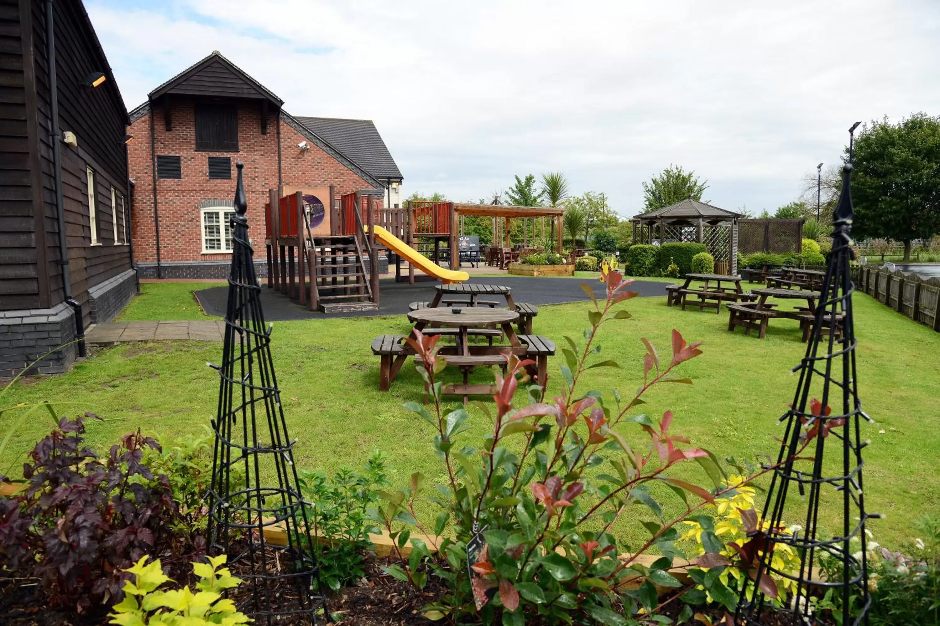 Children play ground, Property Building in Lock Keeper, Worksop by Marston's Inns