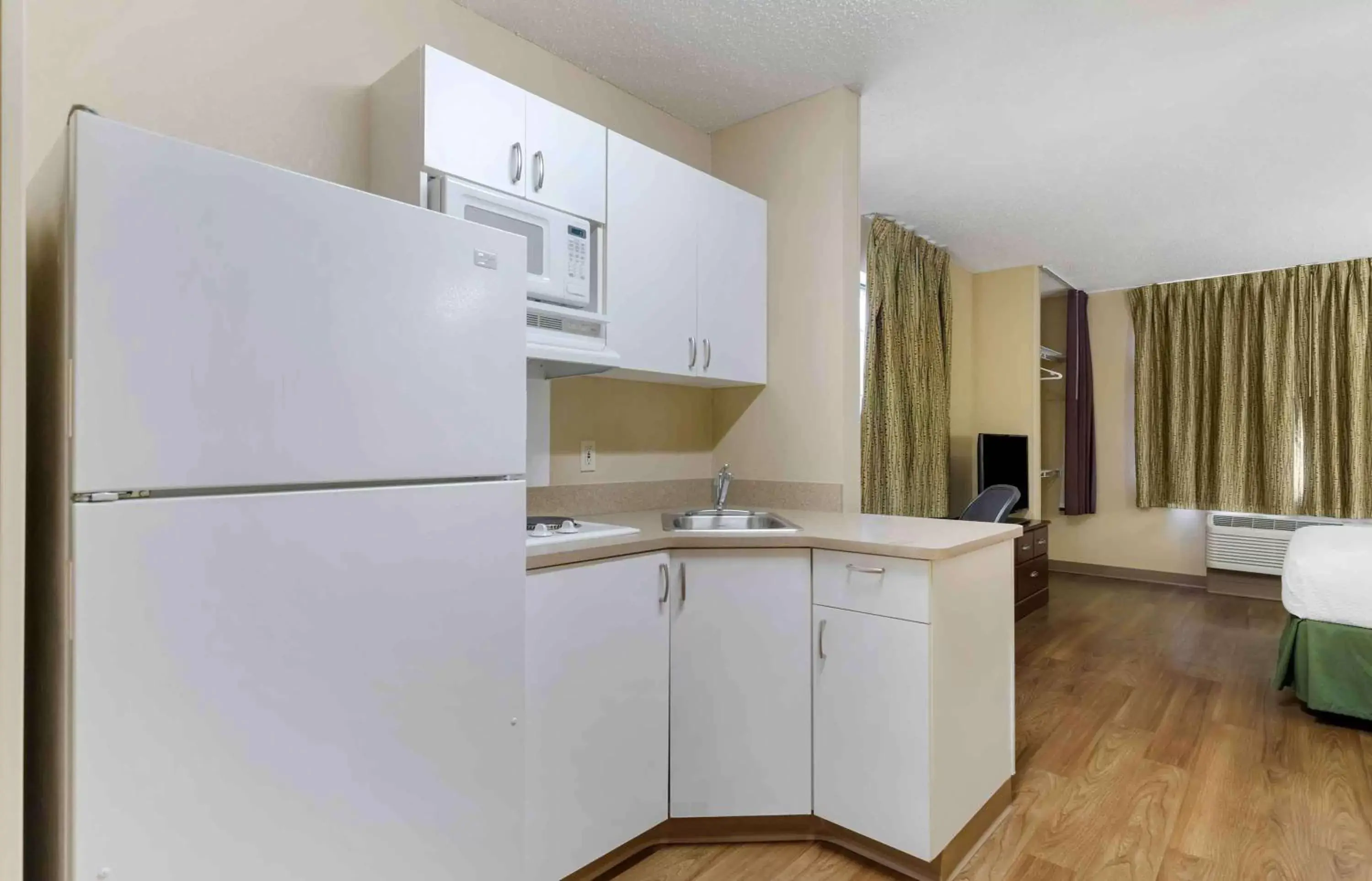 Bedroom, Kitchen/Kitchenette in Extended Stay America Suites - Laredo - Del Mar