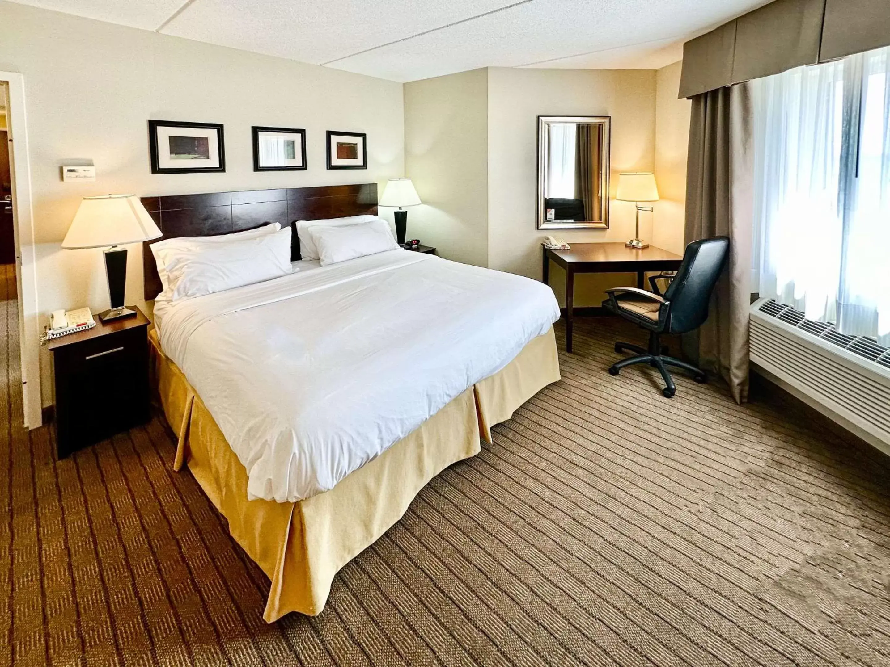 Bedroom, Bed in Comfort Inn & Suites