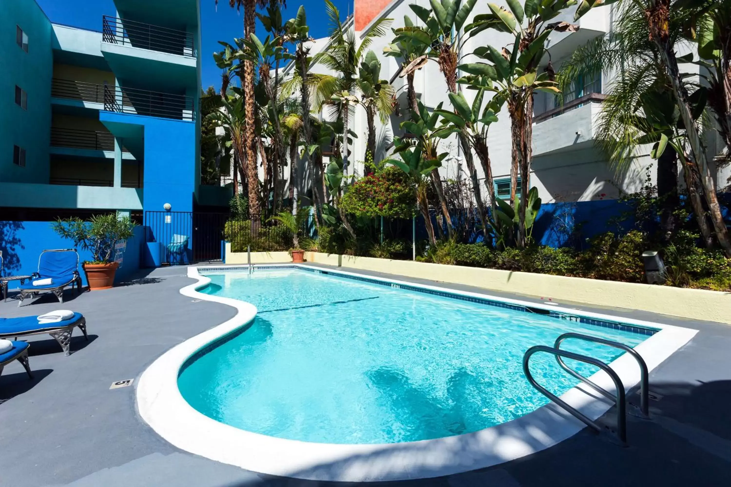 On site, Swimming Pool in Ramada Plaza by Wyndham West Hollywood Hotel & Suites