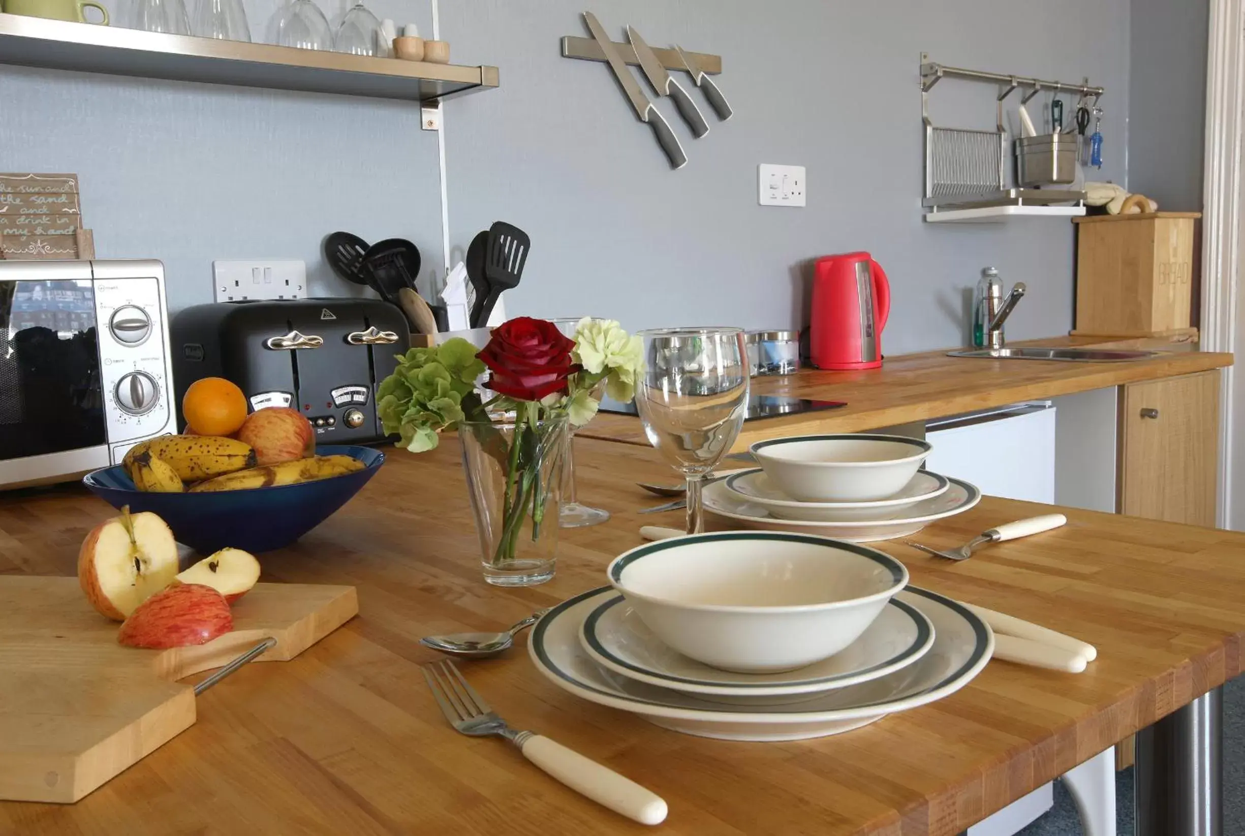 Kitchen or kitchenette, Dining Area in Discovery Accommodation