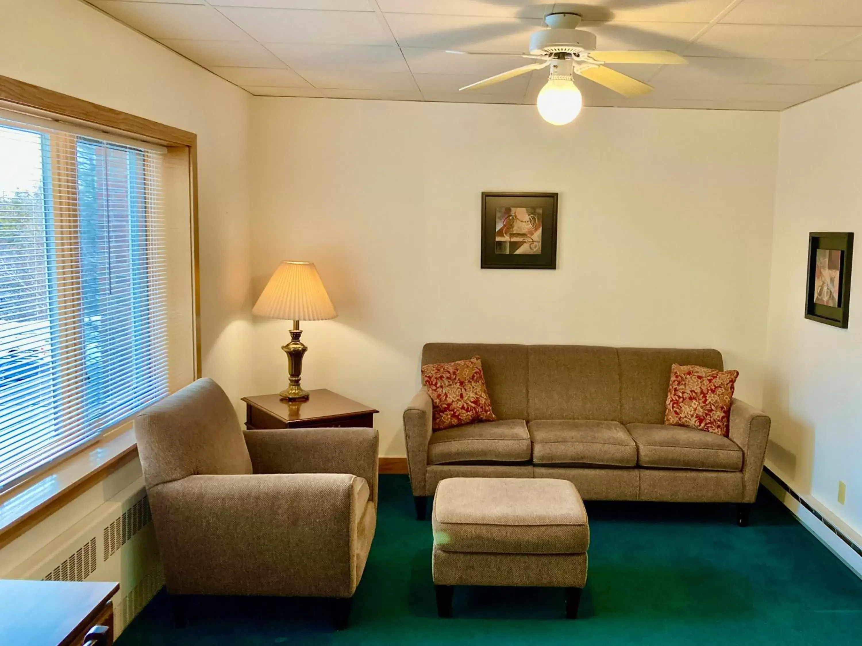 Seating Area in Garden Grove Retreat & Lodging near Pictured Rocks, Fayette, Trails