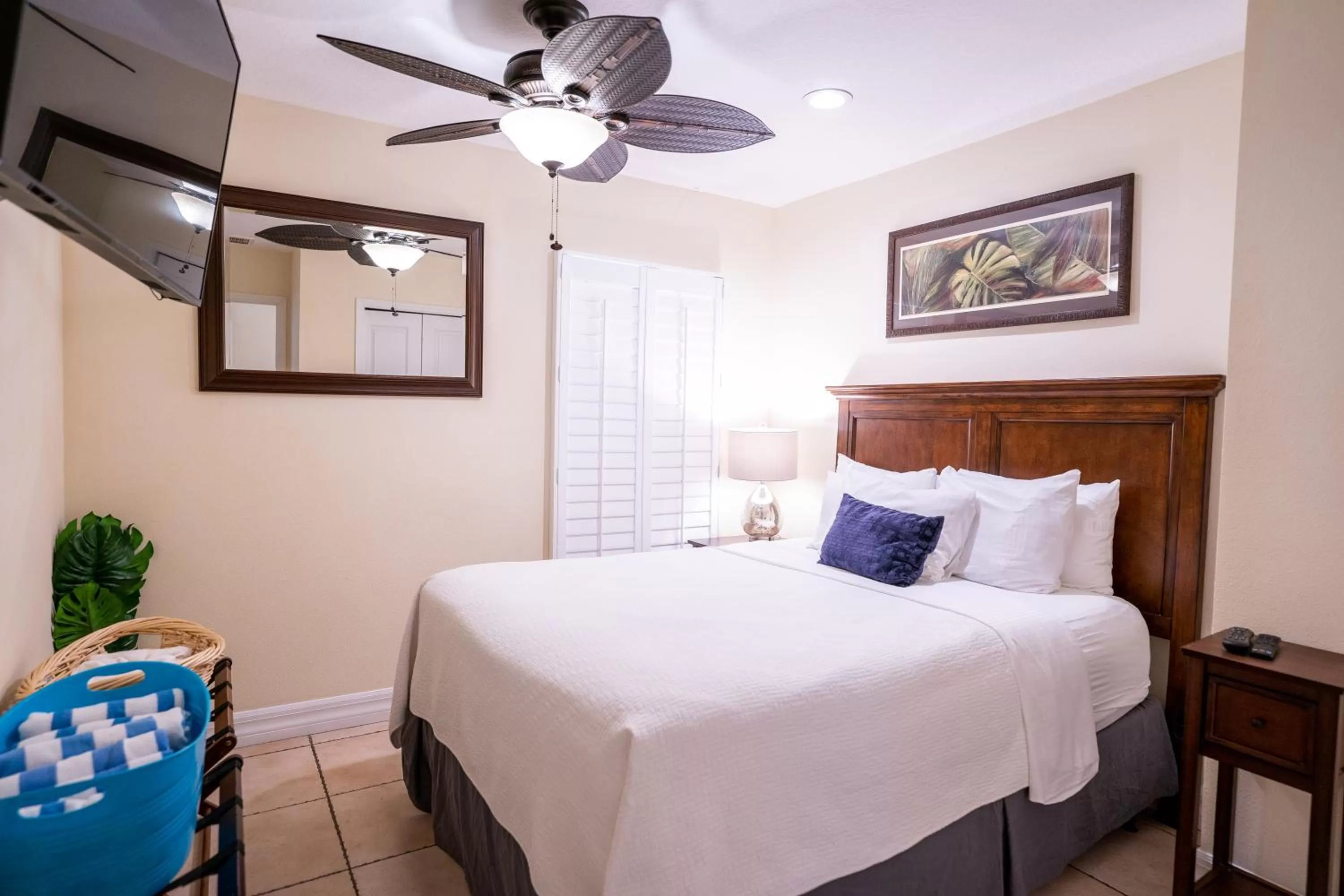 Bed in The Capri at Siesta