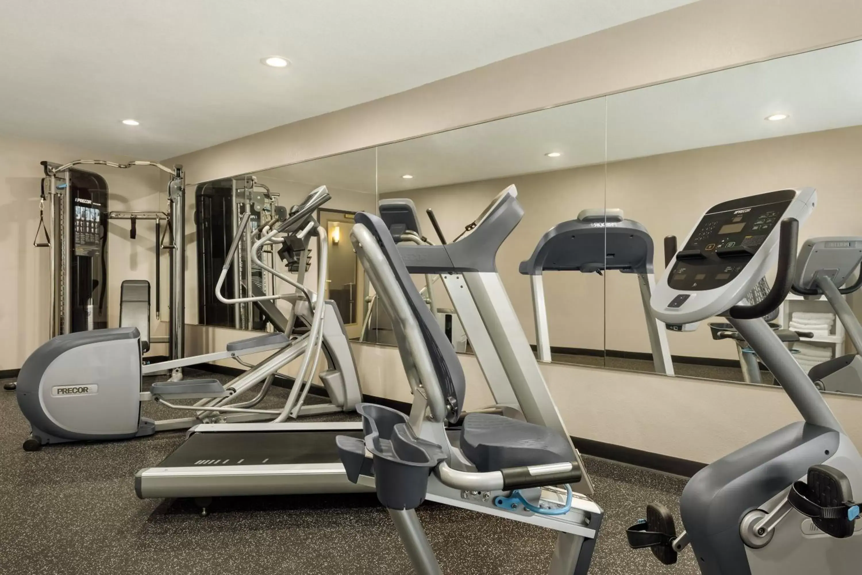 Fitness centre/facilities, Fitness Center/Facilities in Country Inn & Suites by Radisson, Decorah, IA