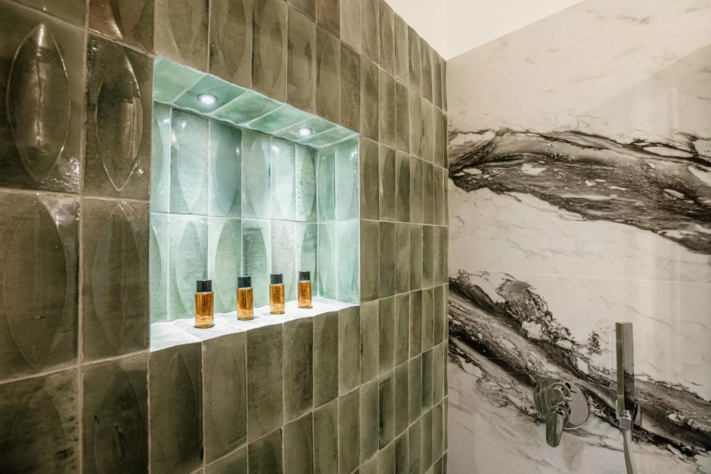 Bathroom in Palazzo Giunta - Porta Marina Ortigia