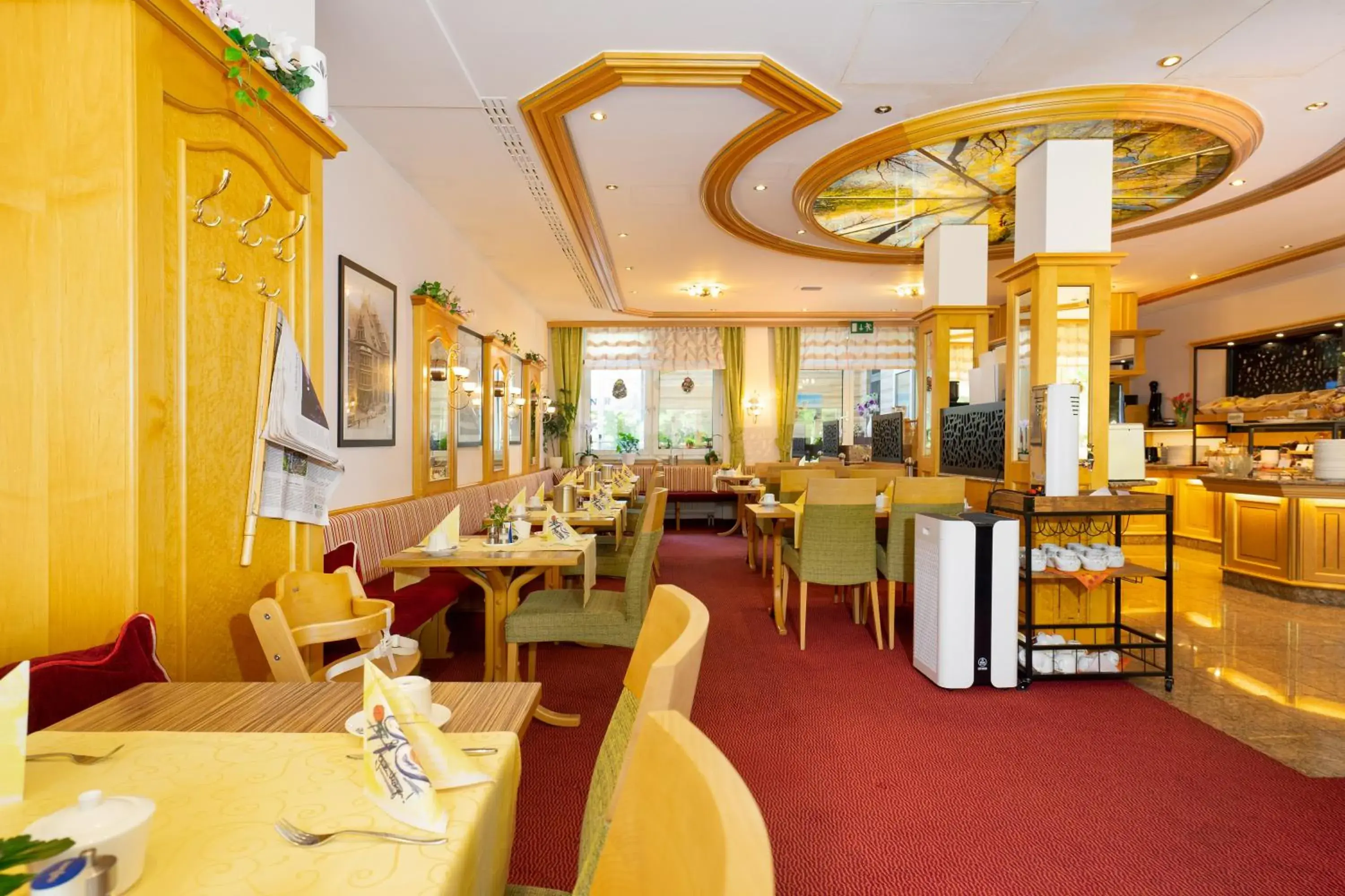 Buffet breakfast, Restaurant/Places to Eat in Park Hotel Laim
