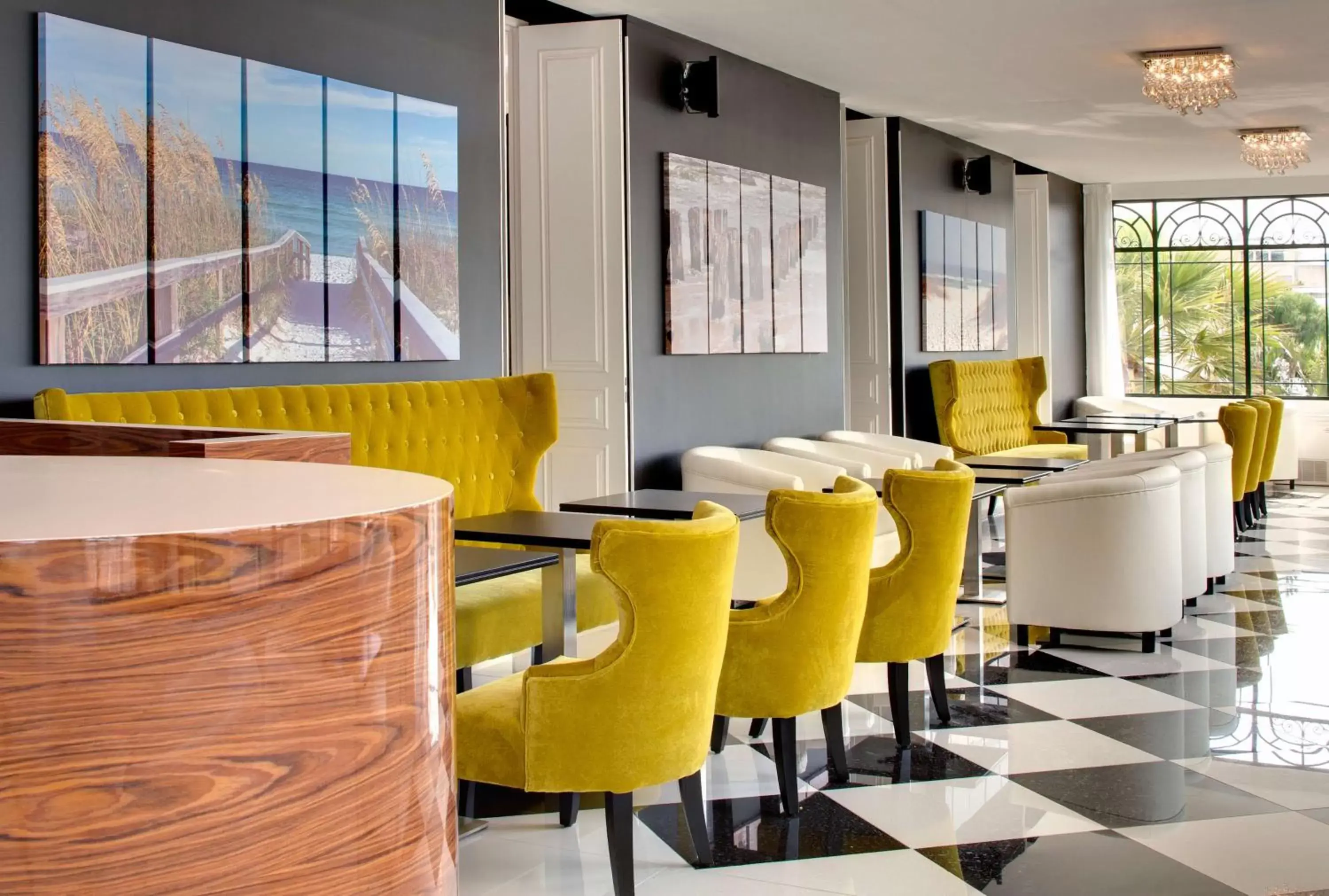 Dining area in Grand Hotel Des Sablettes Plage, Curio Collection By Hilton