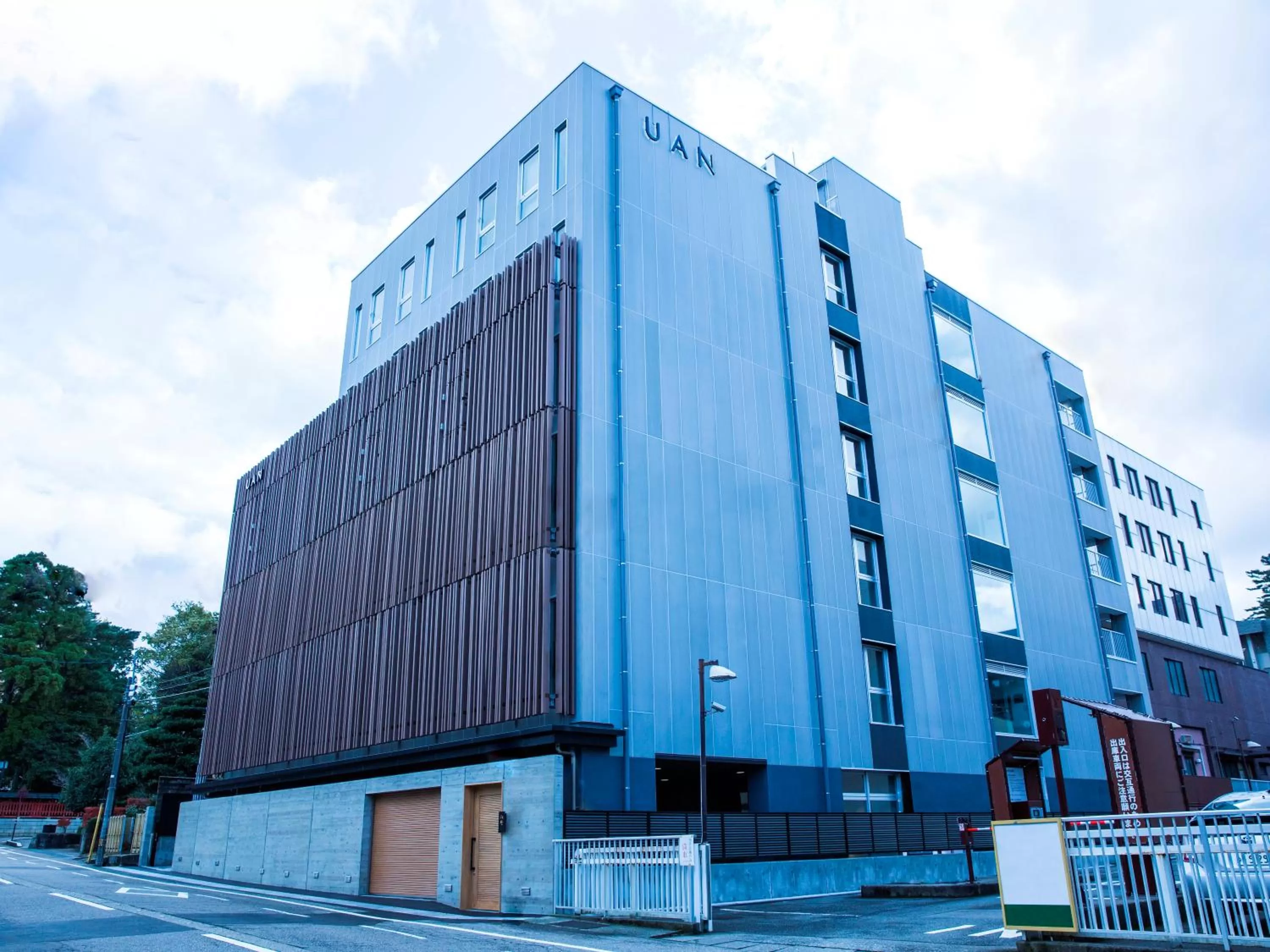 Facade/entrance in UAN kanazawa