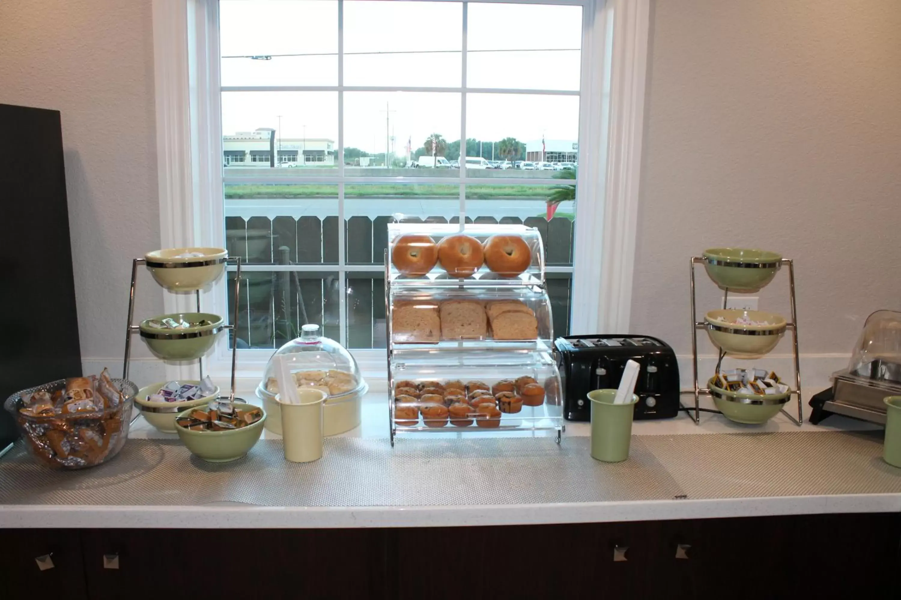 American breakfast in Quality Inn & Suites Port Arthur - Nederland American breakfast in Quality Inn & Suites Port Arthur - Nederland