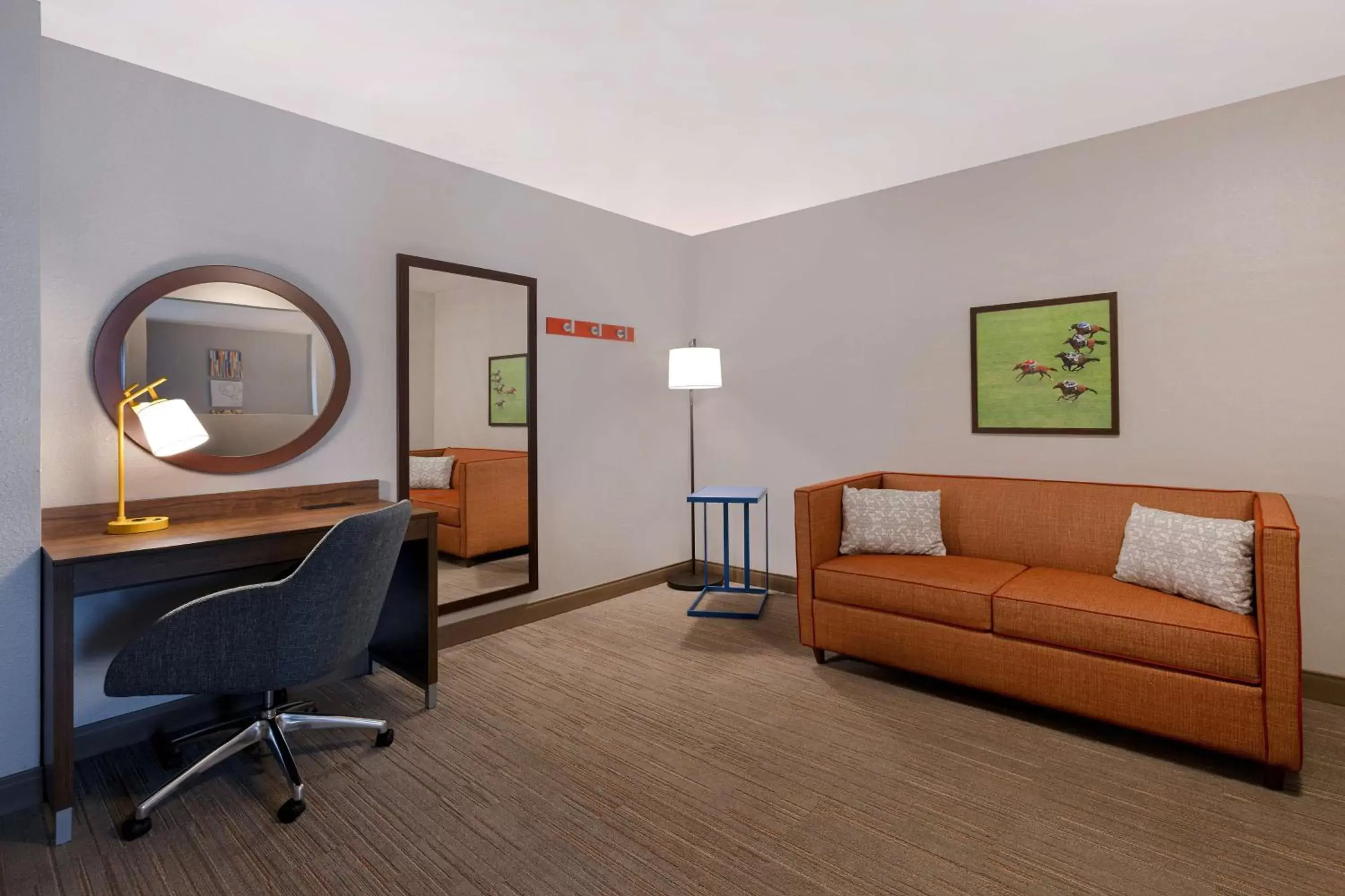 Bedroom, Seating Area in Hampton Inn & Suites by Hilton in Hot Springs, Arkansas
