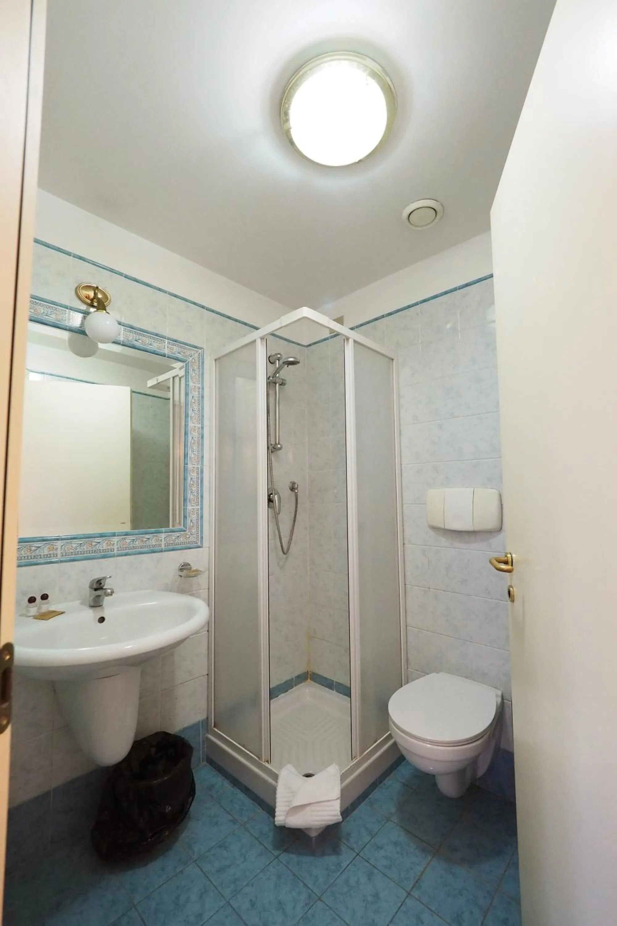 Shower in Hotel Laura