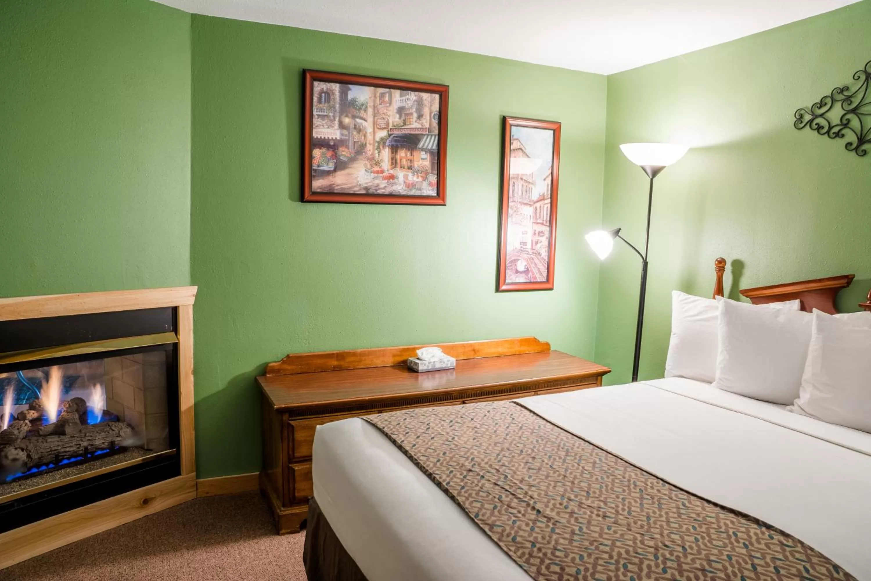 Bedroom, Bed in Murphy's Resort