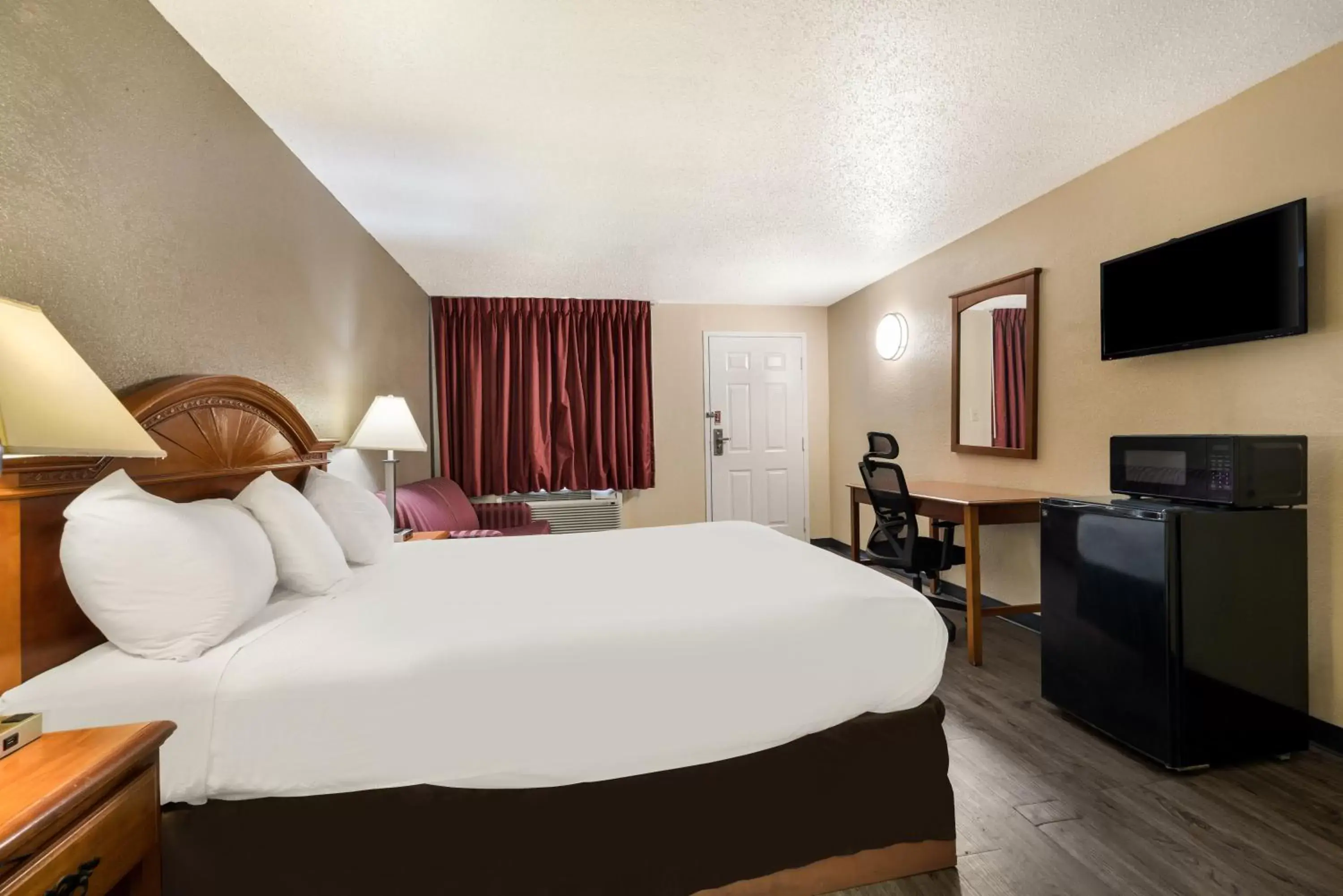 Bed in Knights Inn College Station Bed in Knights Inn College Station