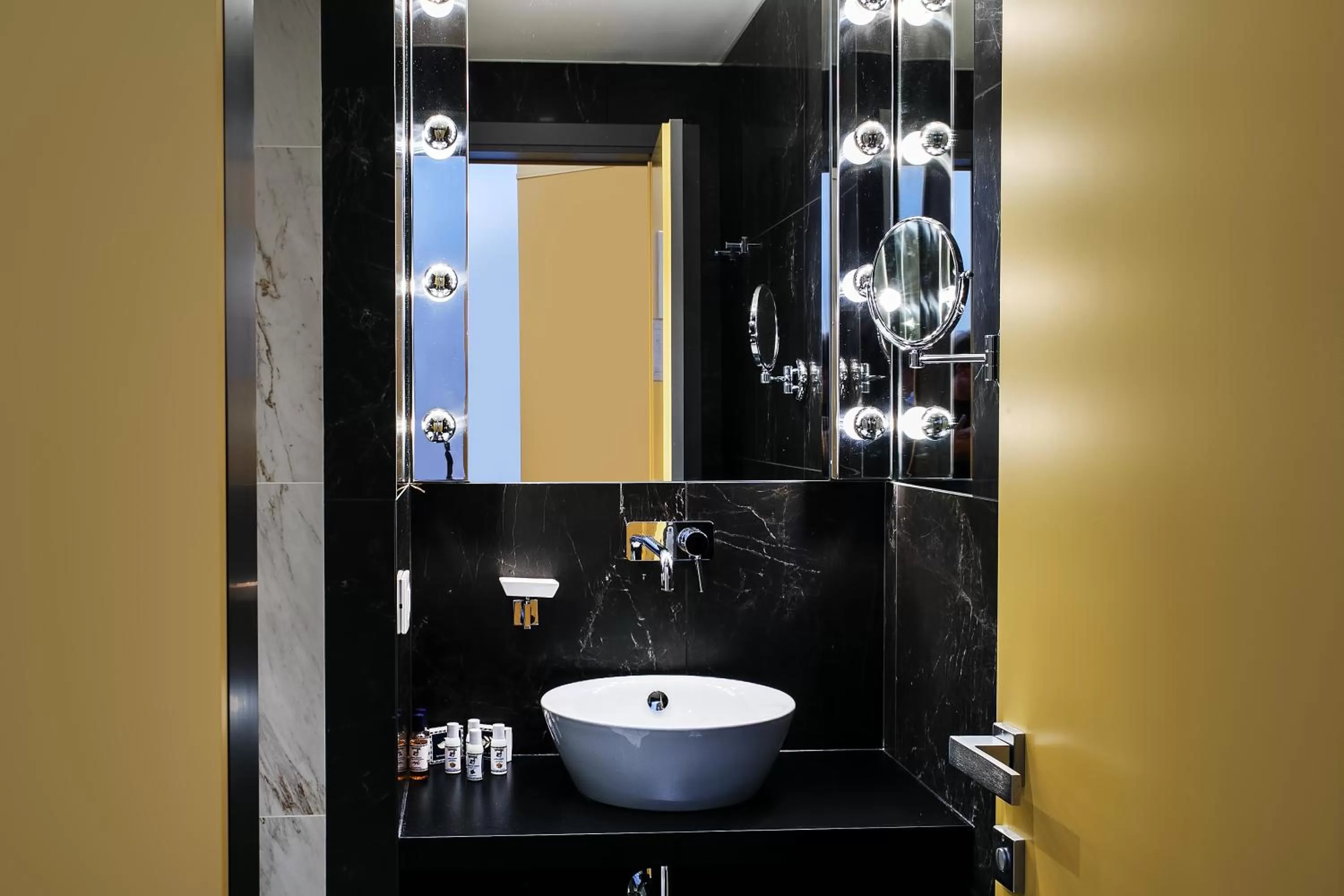 Bathroom in Boutique Centrale Palace Hotel