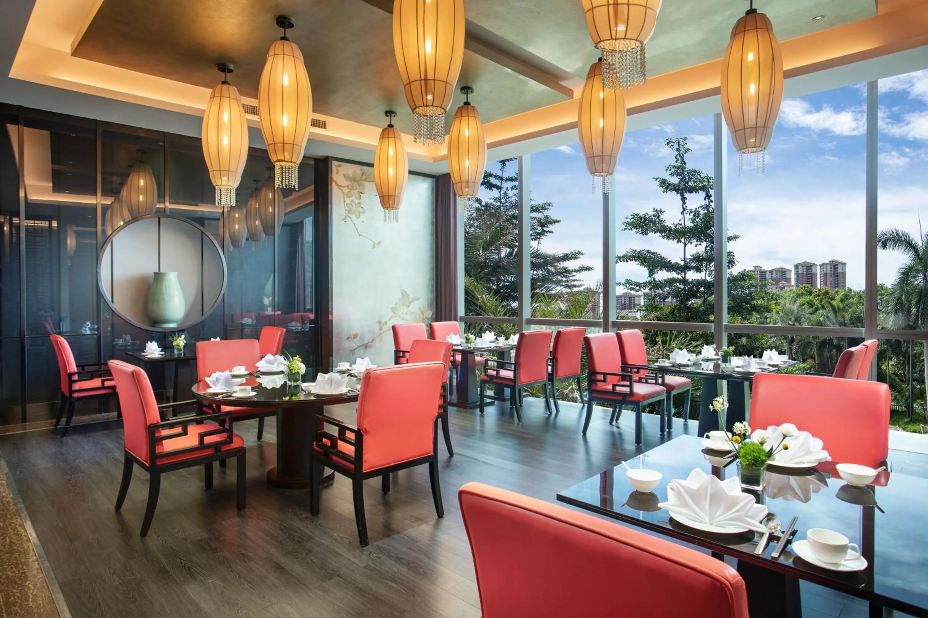 Restaurant/places to eat in Crowne Plaza Huizhou by IHG