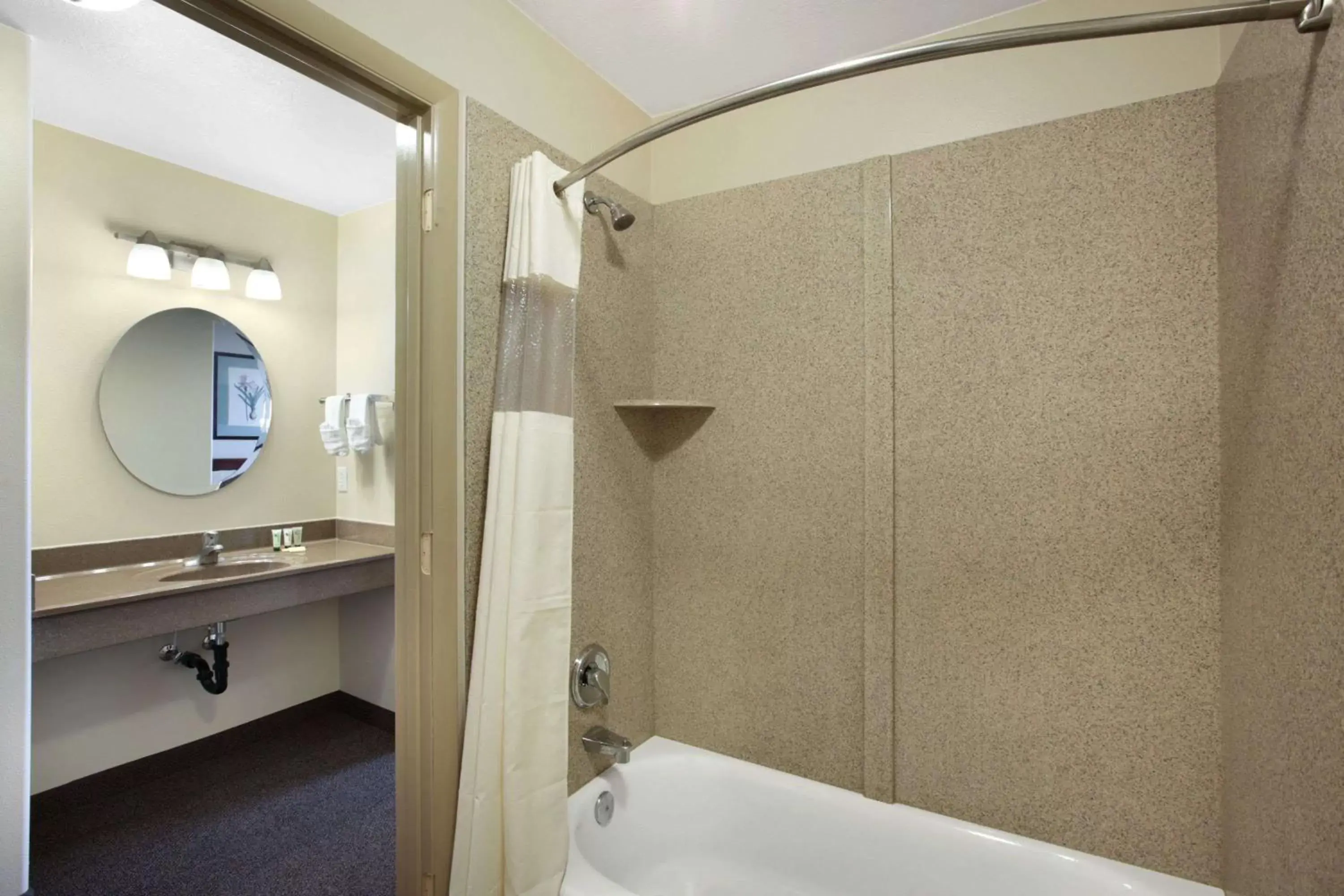 Photo of the whole room, Bathroom in Days Inn by Wyndham Beaver