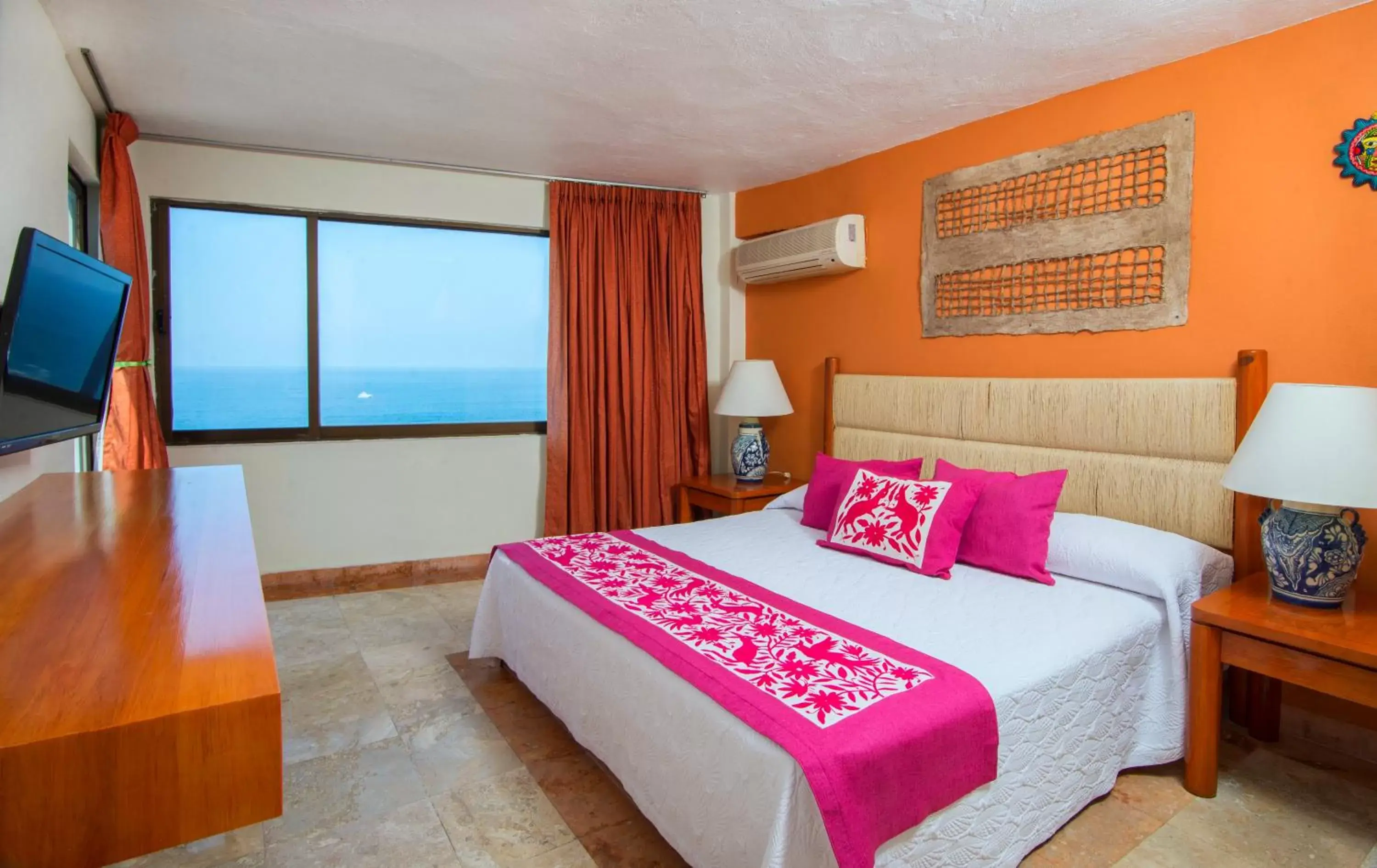 Photo of the whole room in Mirador Acapulco