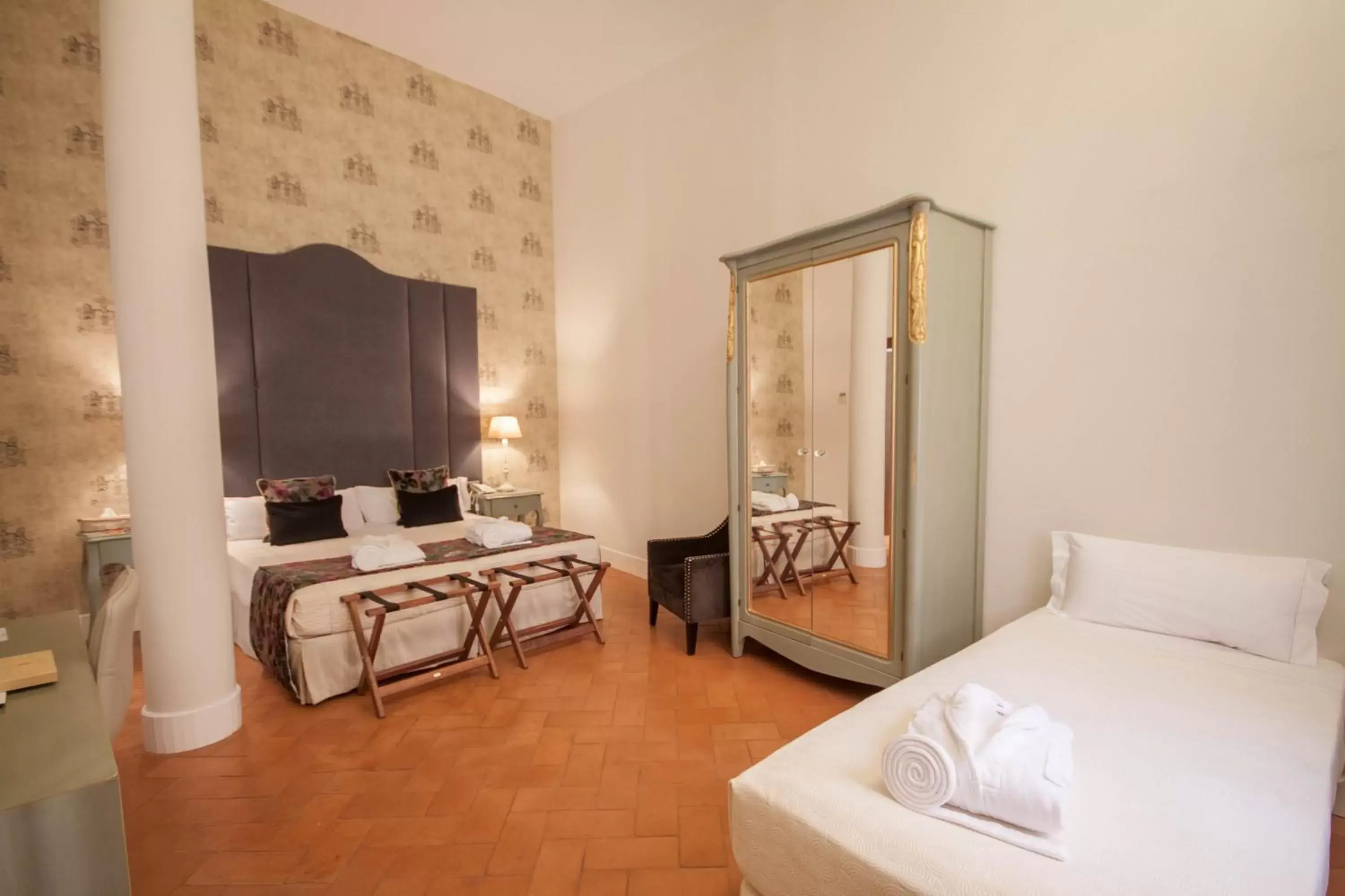 Deluxe Triple Room in Palacio Pinello