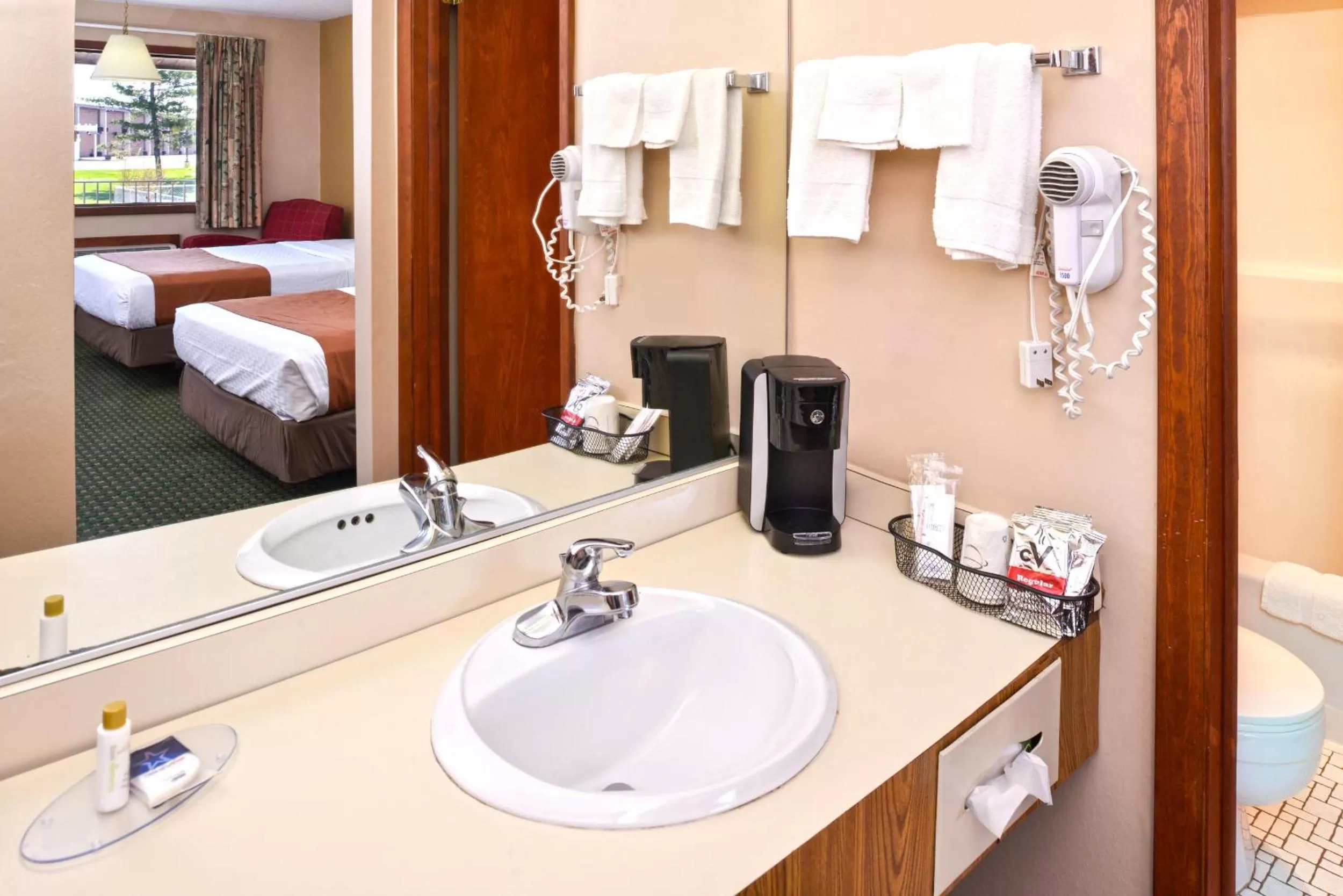 Bathroom, Bed in Americas Best Value Inn Plattsburgh