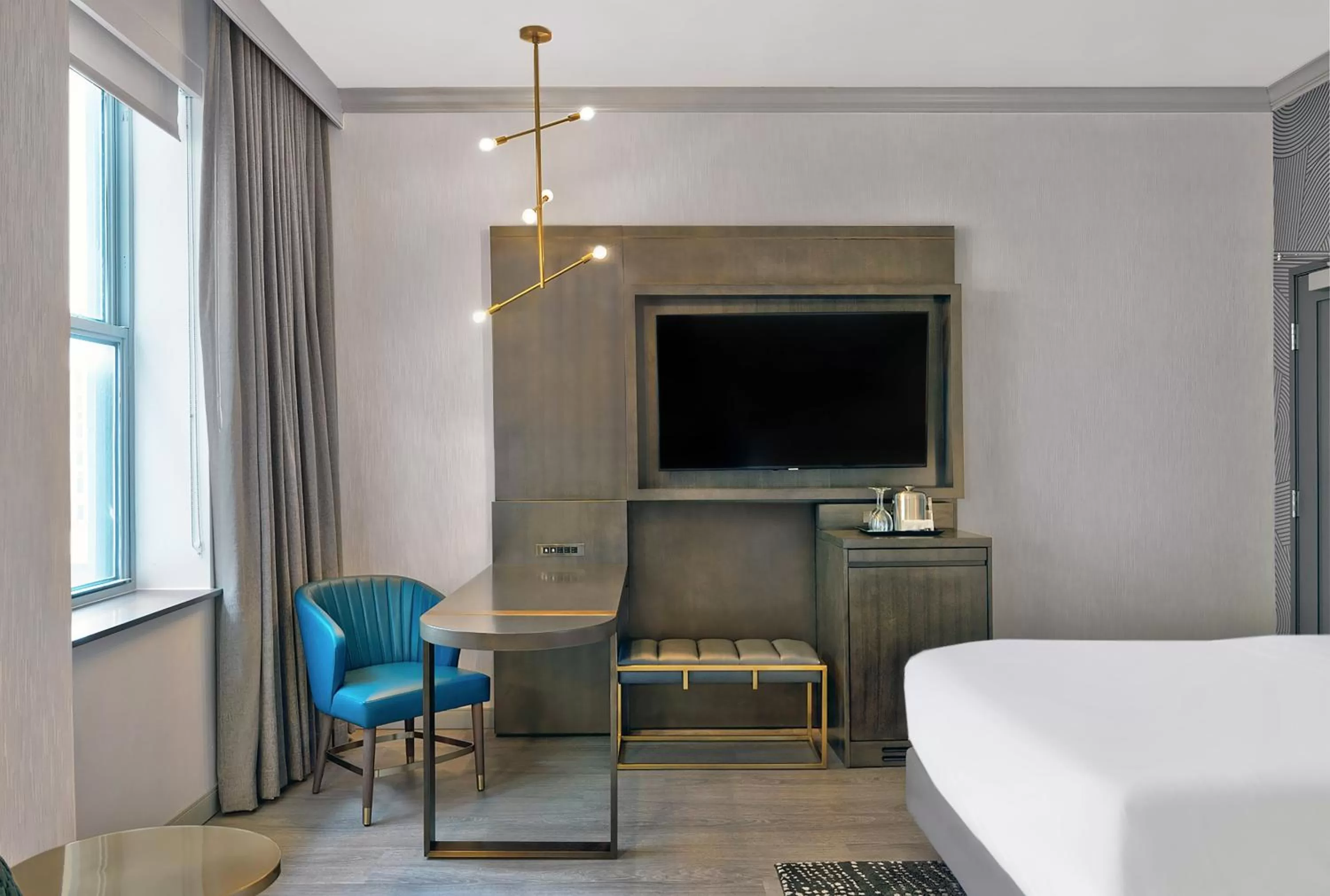 Living room, Bed in Le Méridien St. Louis Downtown