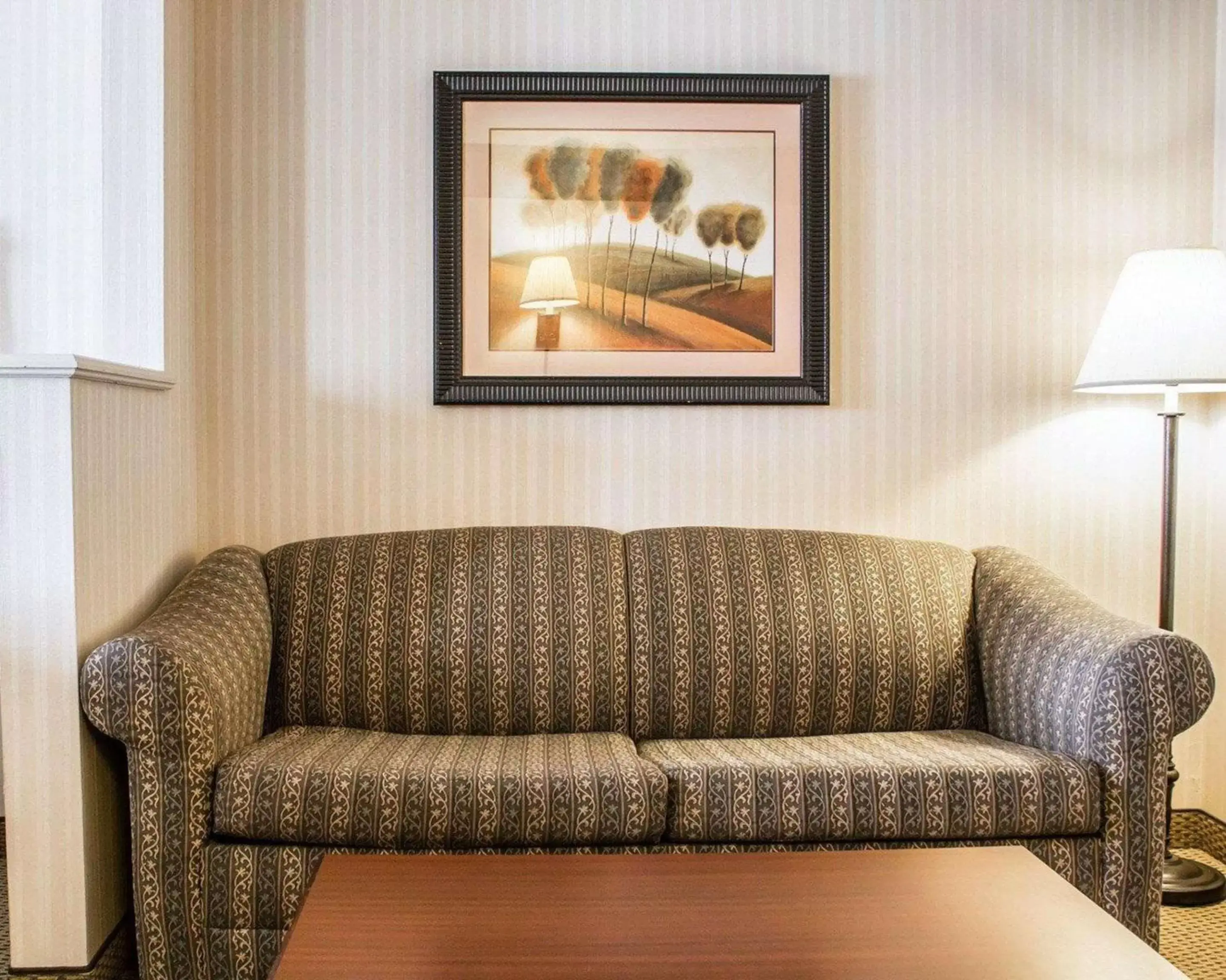 Bedroom, Seating Area in Comfort Suites McAlester