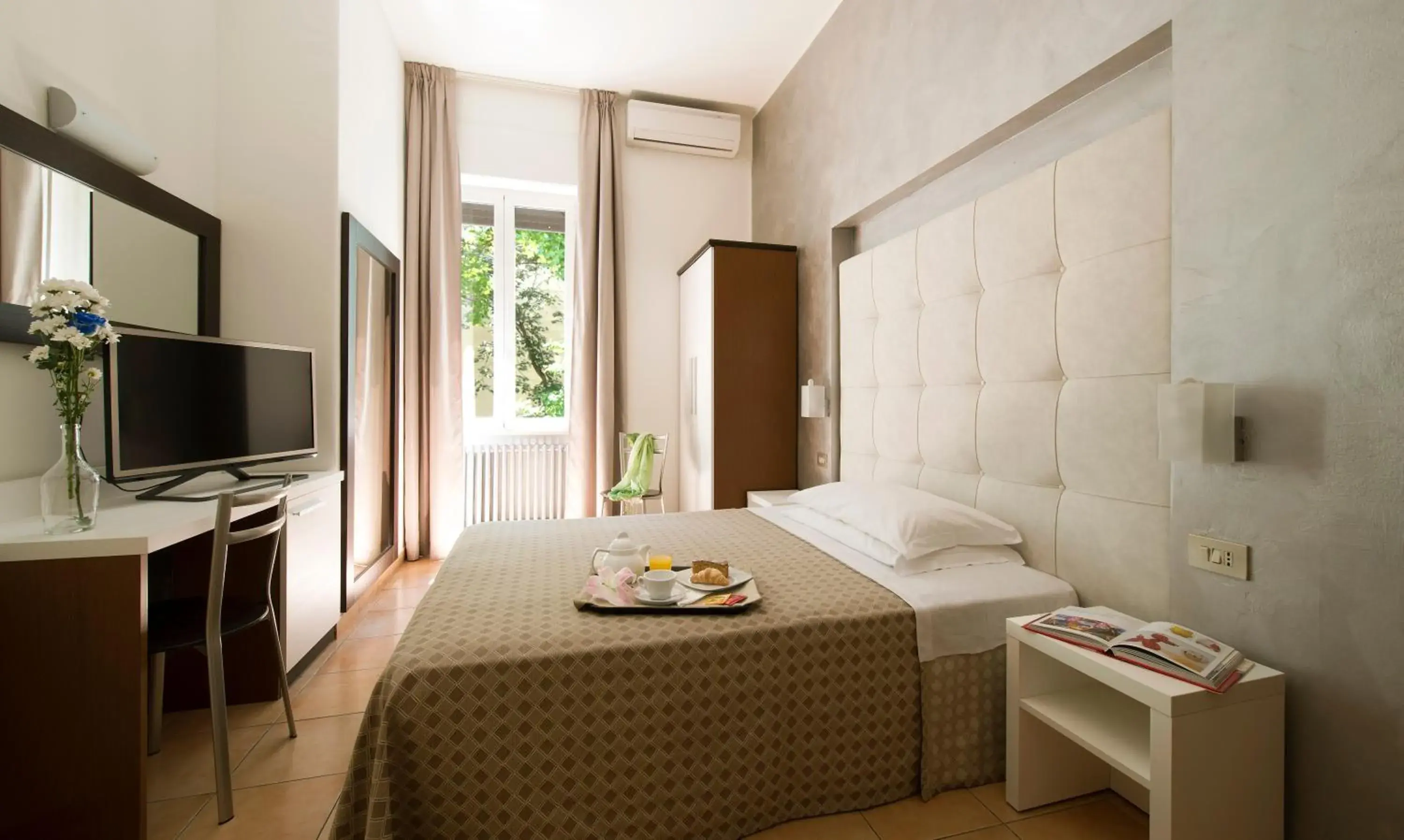 Bedroom, Bed in Hotel Delizia