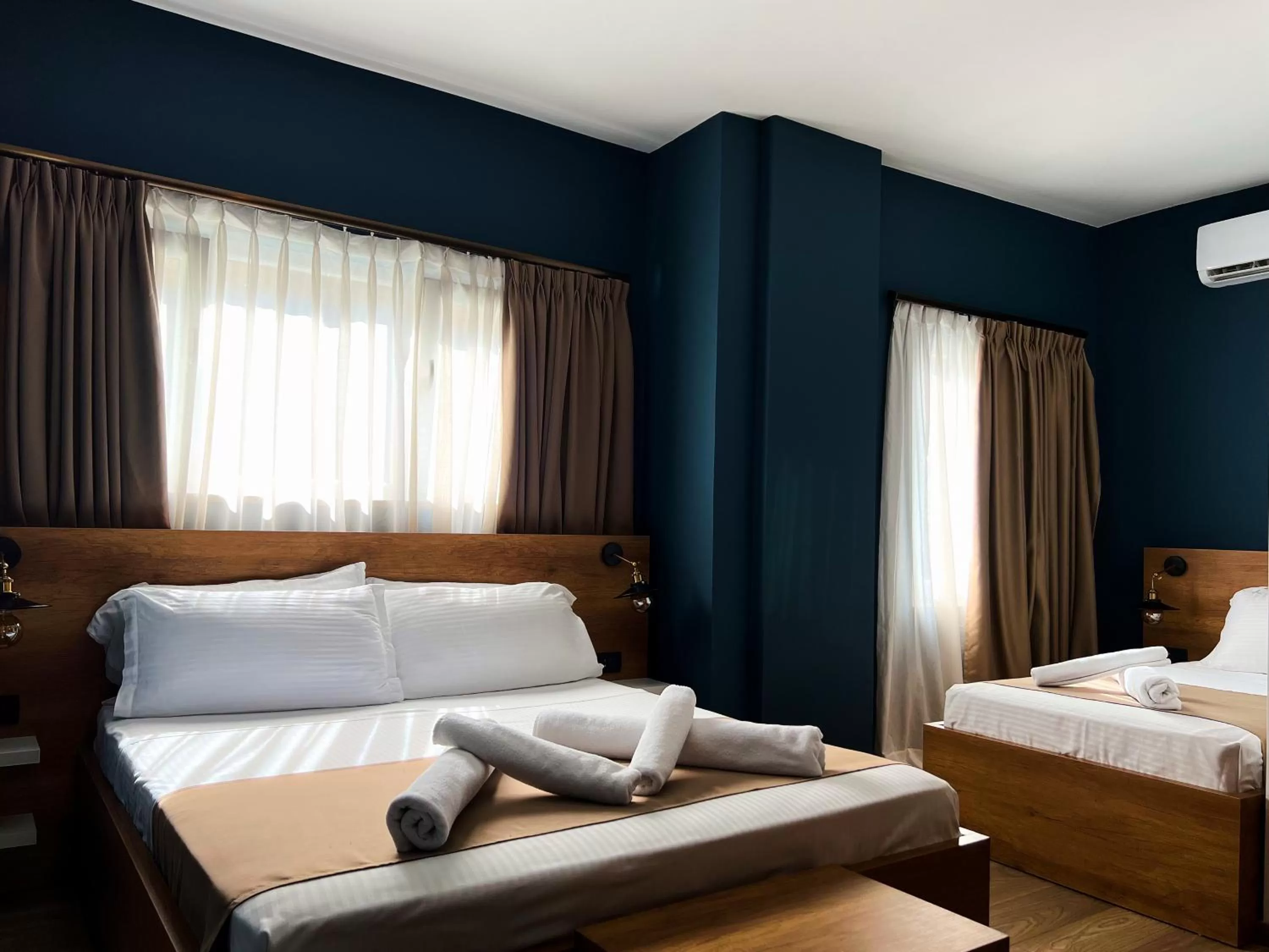 Property building, Bed in Oda Hotel Tirana