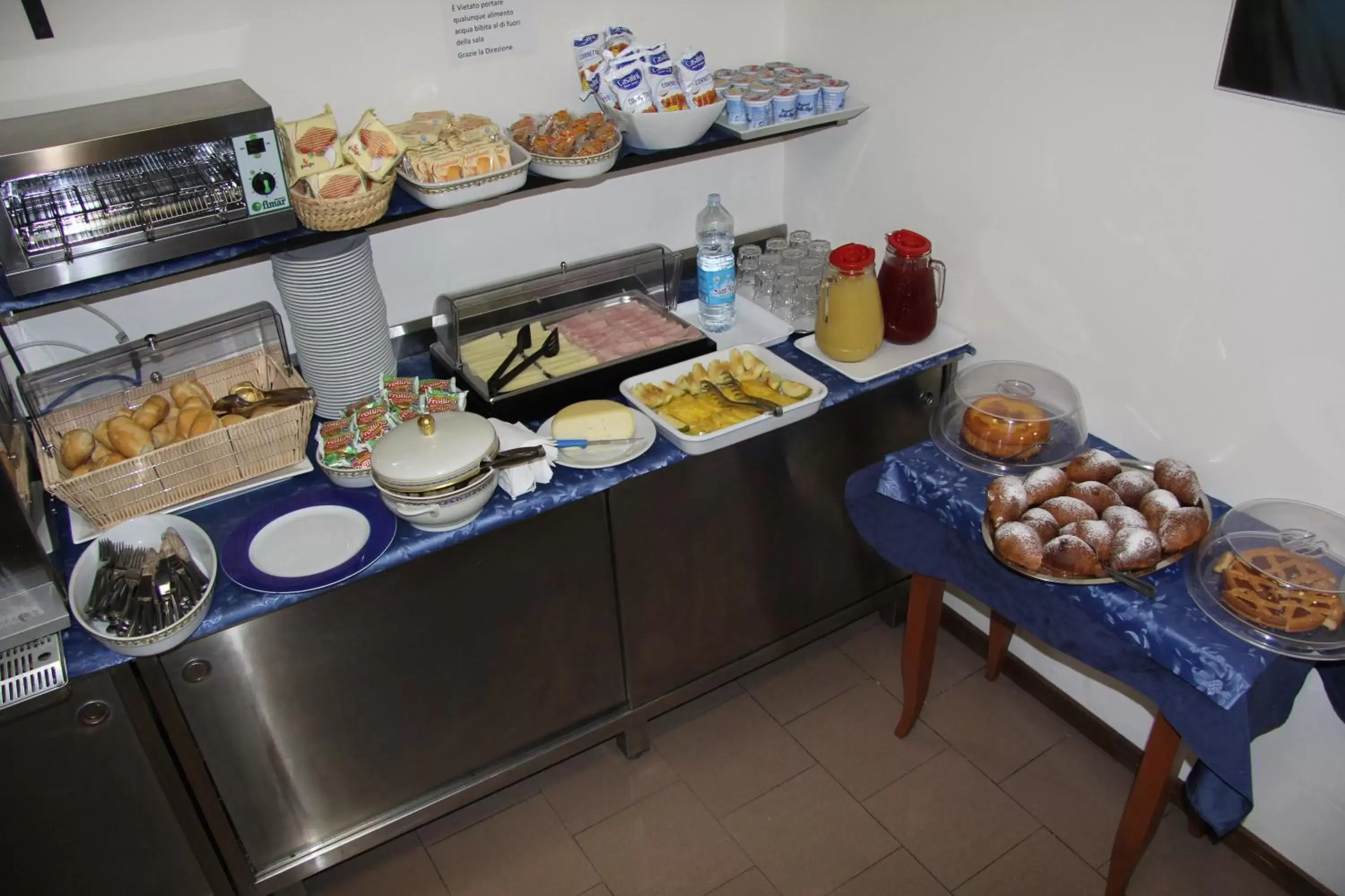 Food and drinks in Hotel Vela Azzurra