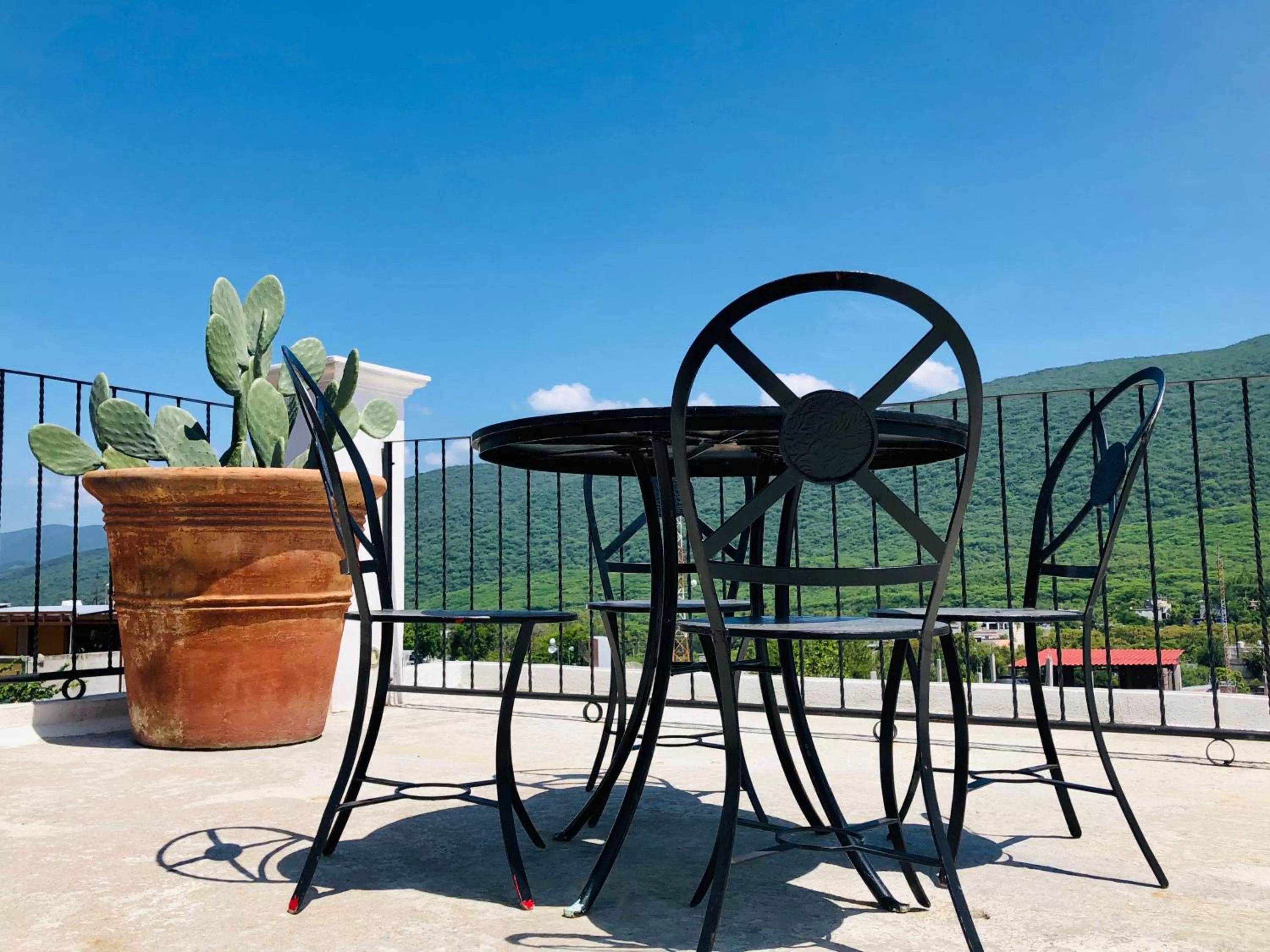 Patio in Hotel Carretas by Rotamundos