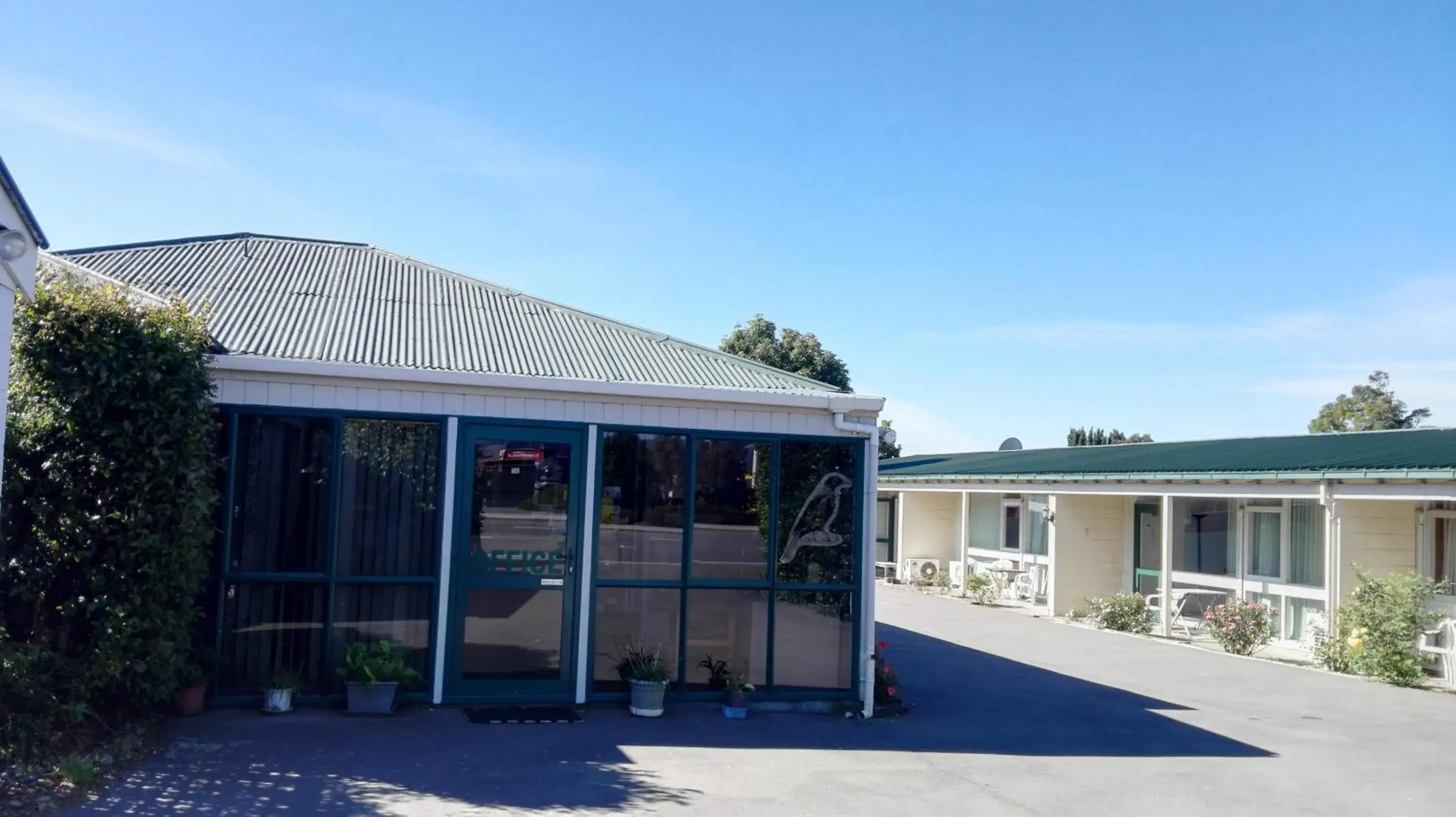 Property building, Patio/Outdoor Area in Tui Lodge Motel