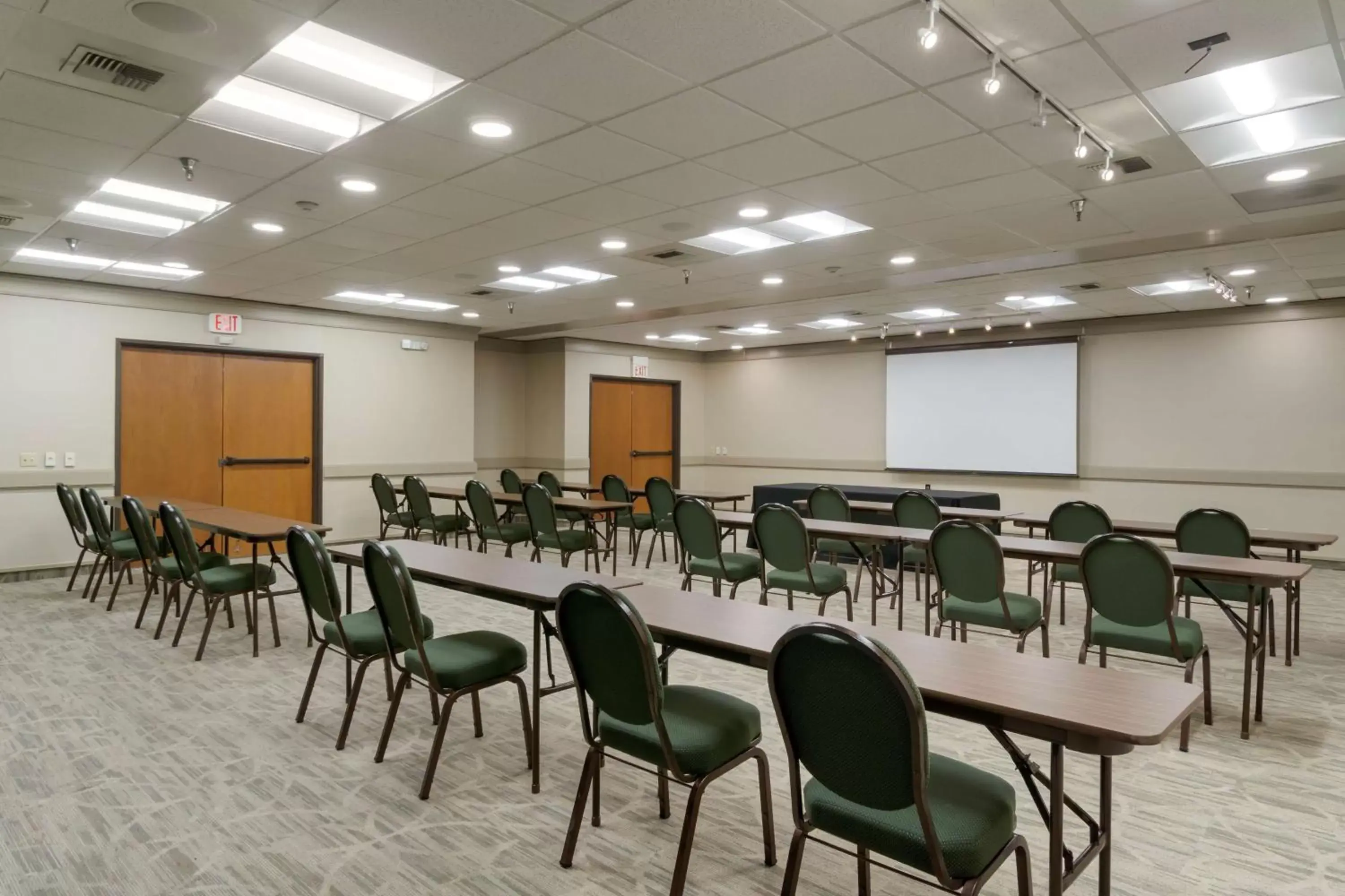 Meeting/conference room in Best Western Plus Oak Harbor Hotel and Conference Center
