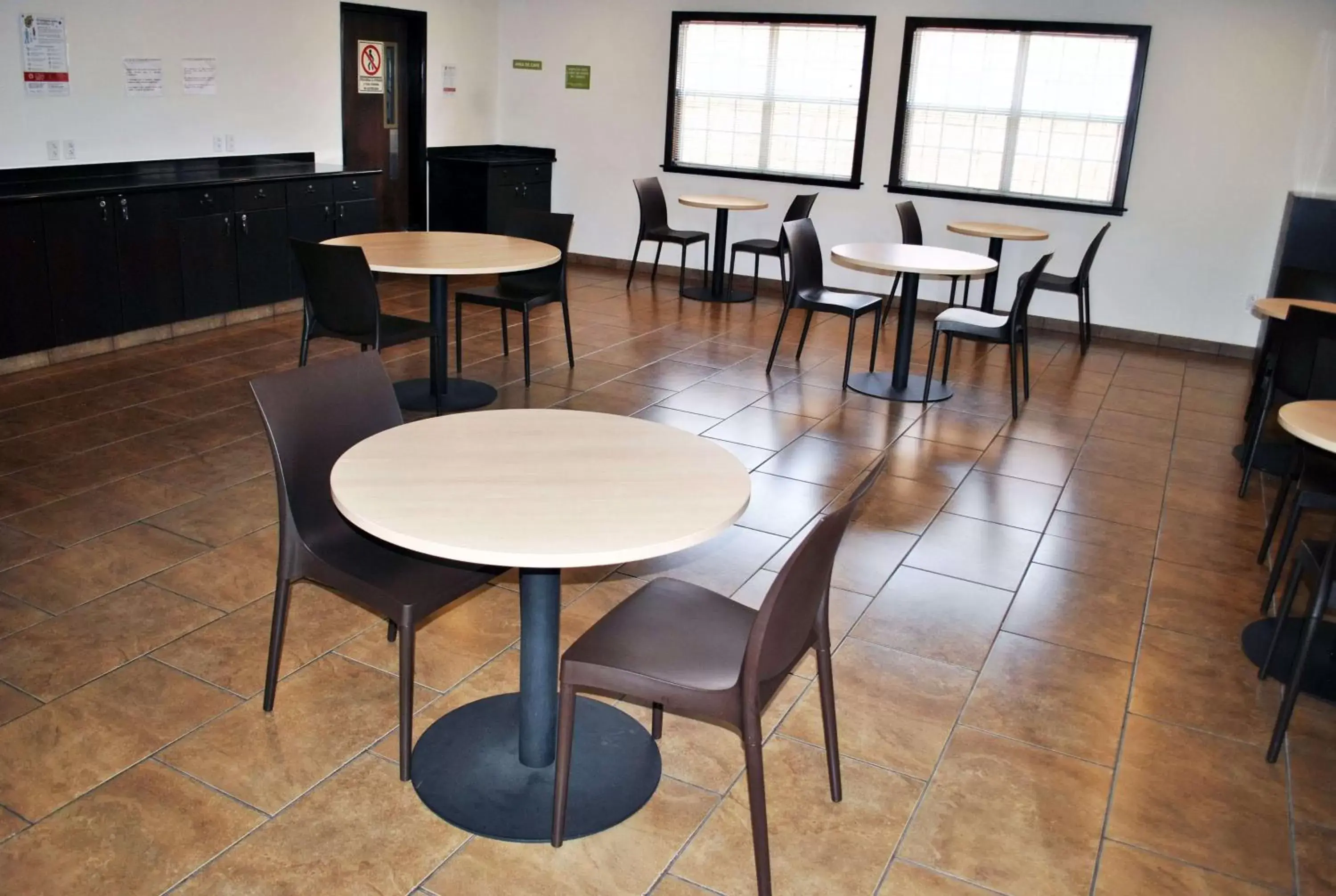 On site, Dining Area in Microtel Inn and Suites by Wyndham Toluca