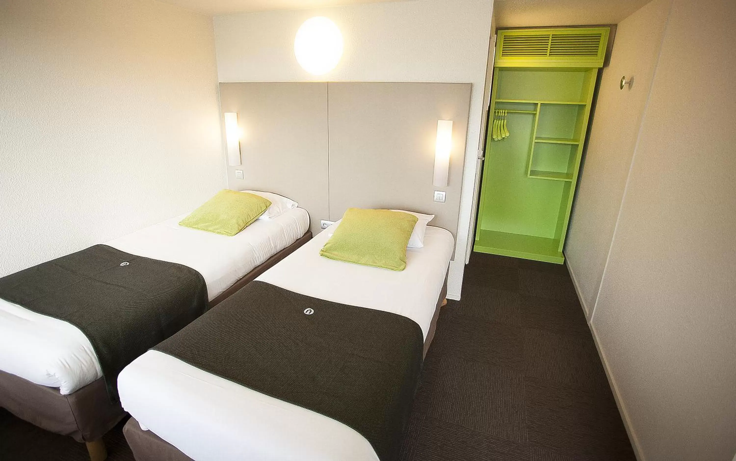 Bedroom, Bed in Hôtel Campanile Strasbourg Aéroport Lingolsheim