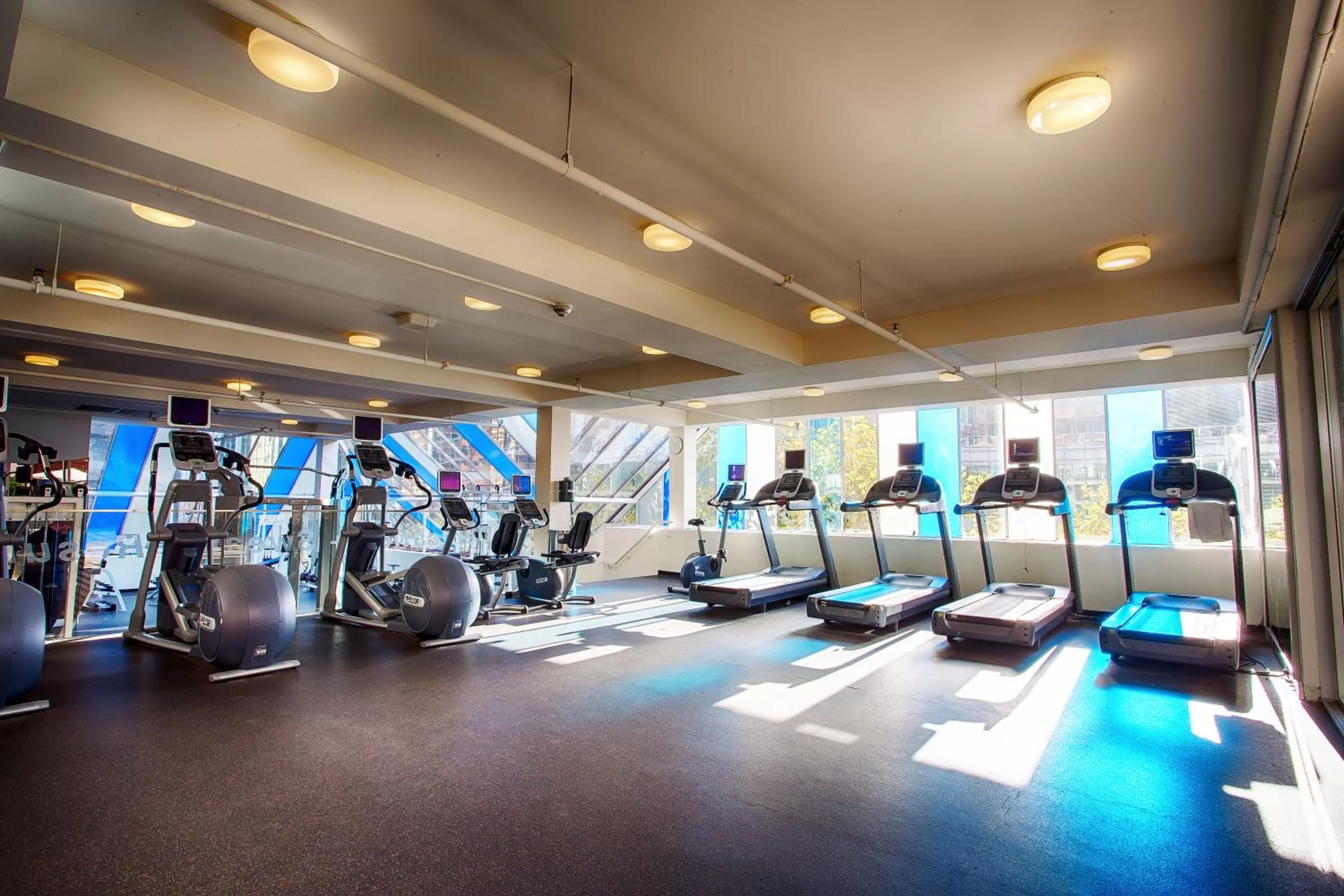 Fitness centre/facilities in Pinnacle Hotel Harbourfront