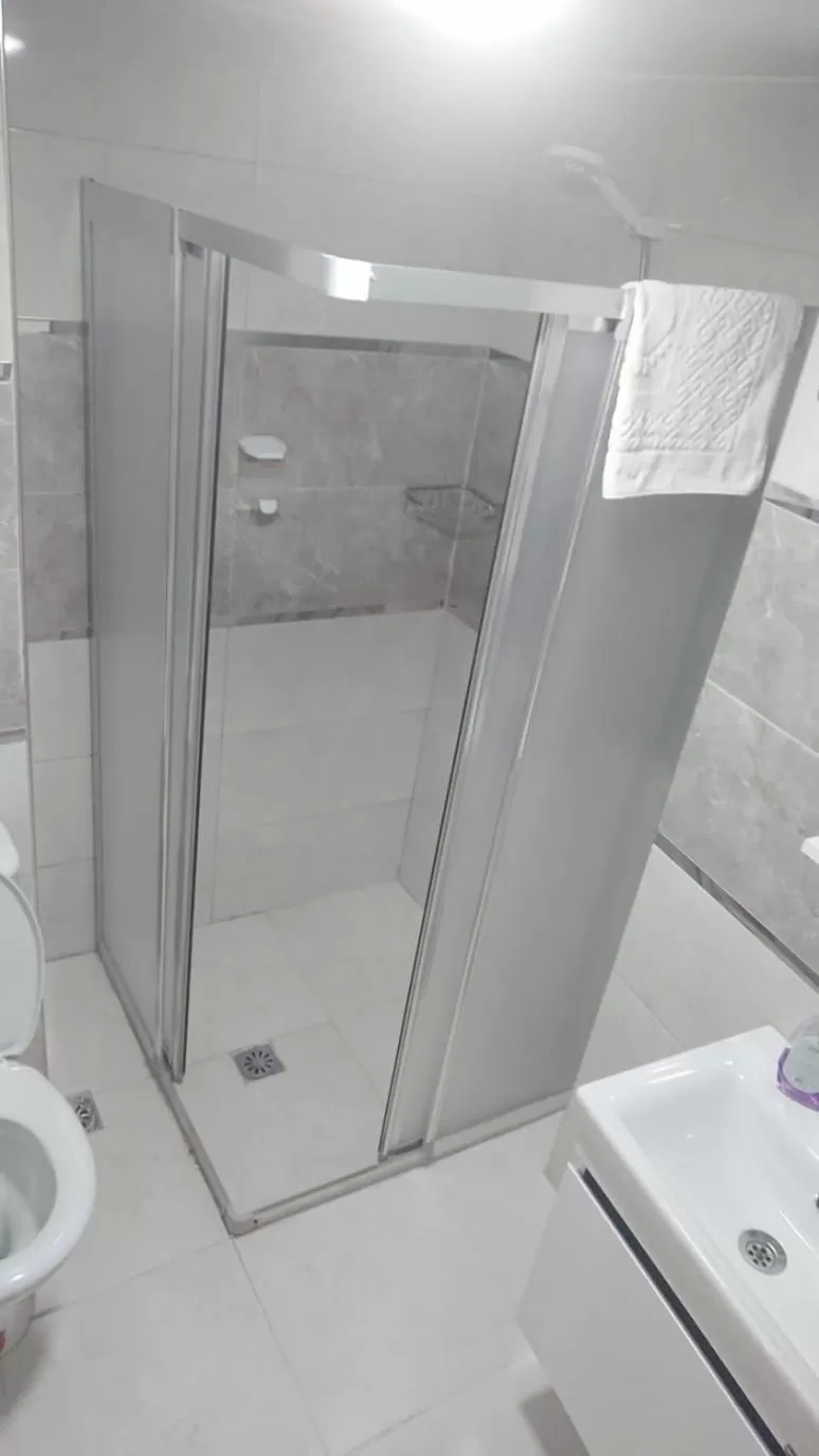 Ali's Pension ada alis