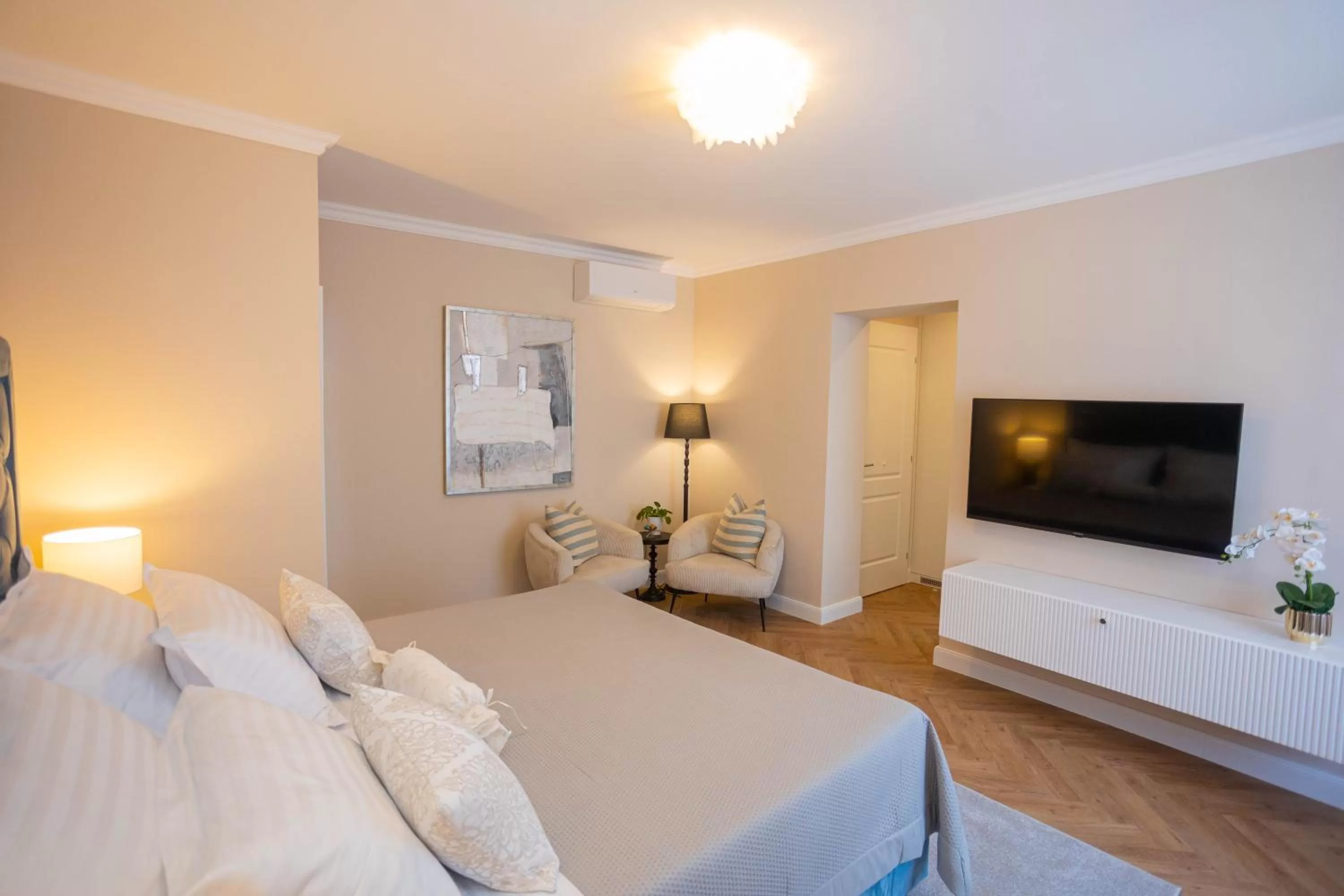 Bedroom in City and Style Luxury Rooms Split