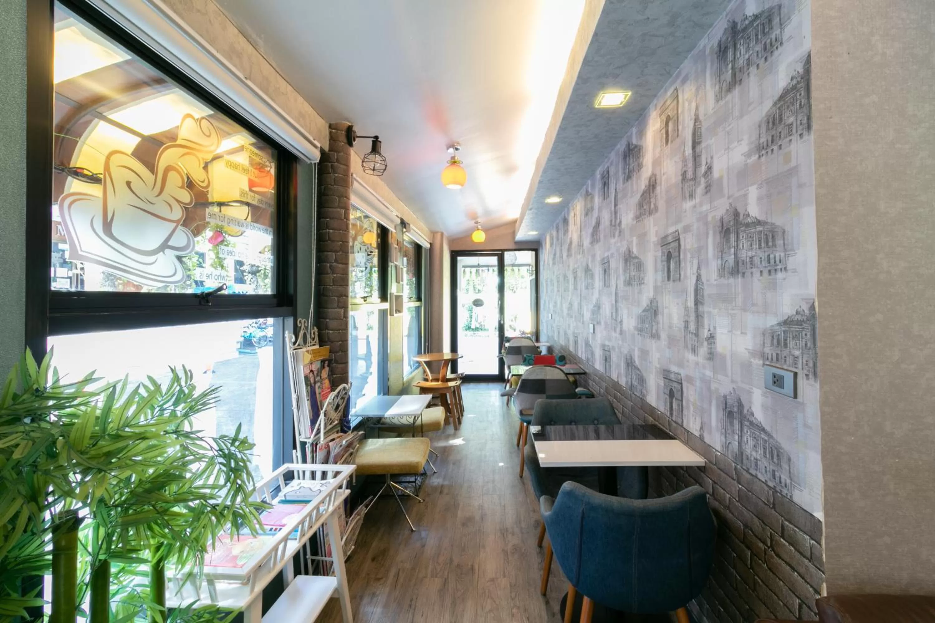 Restaurant/places to eat in P Park Residence Charansanitwong