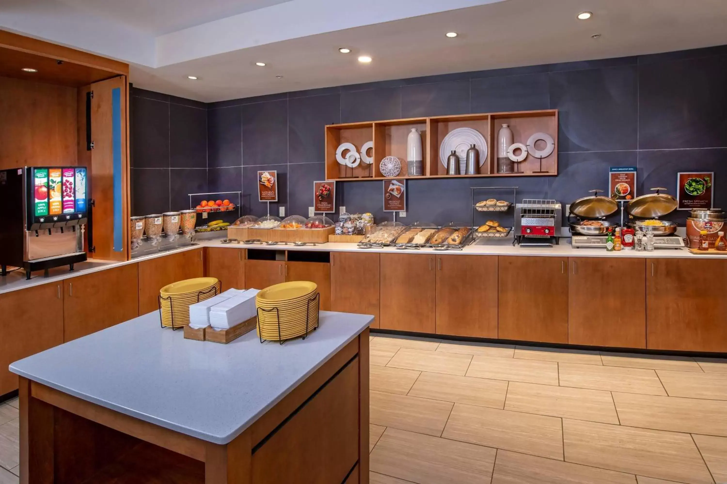 Breakfast, Restaurant/Places to Eat in SpringHill Suites Centreville Chantilly