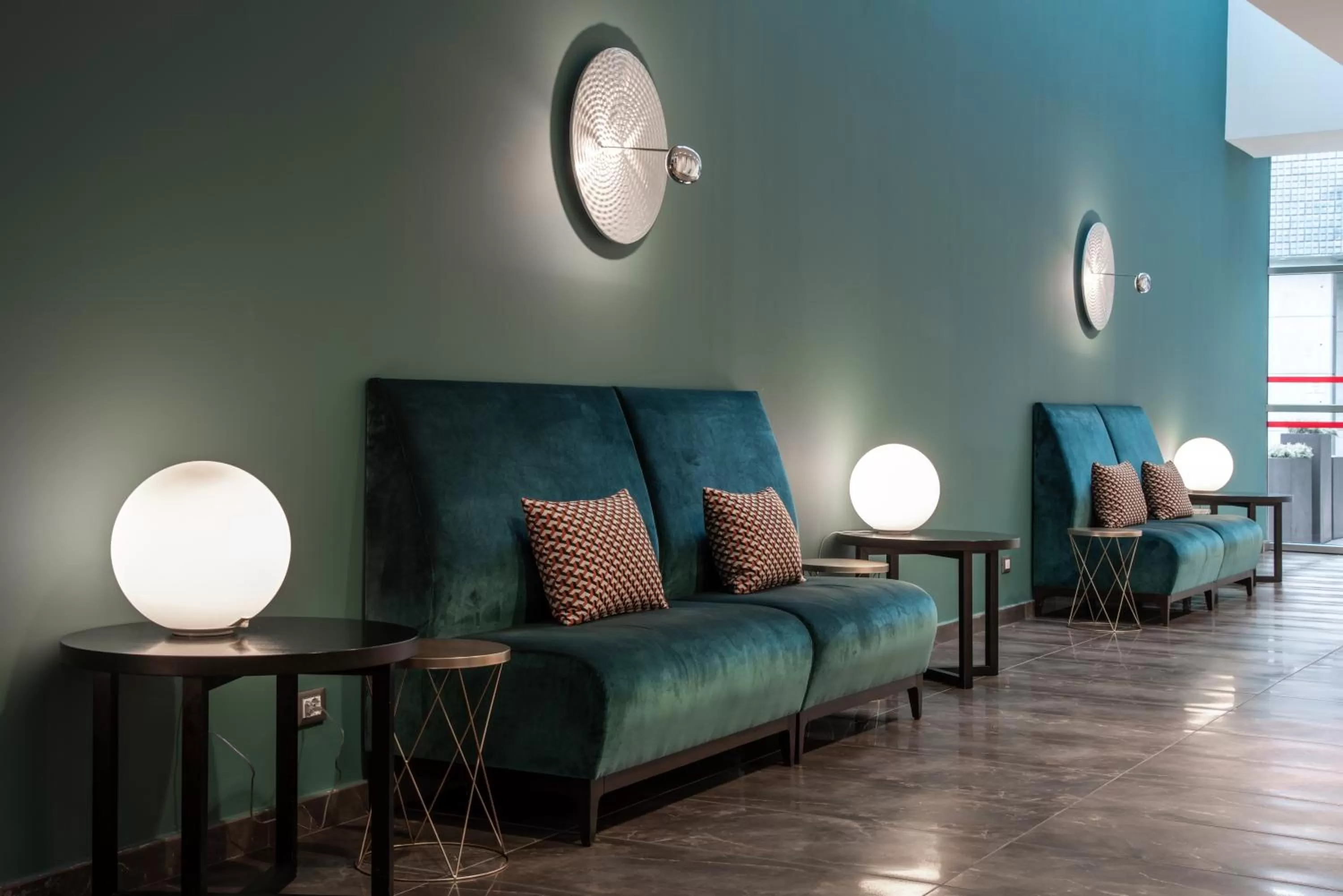 Lobby or reception in Ramada Plaza by Wyndham Milano