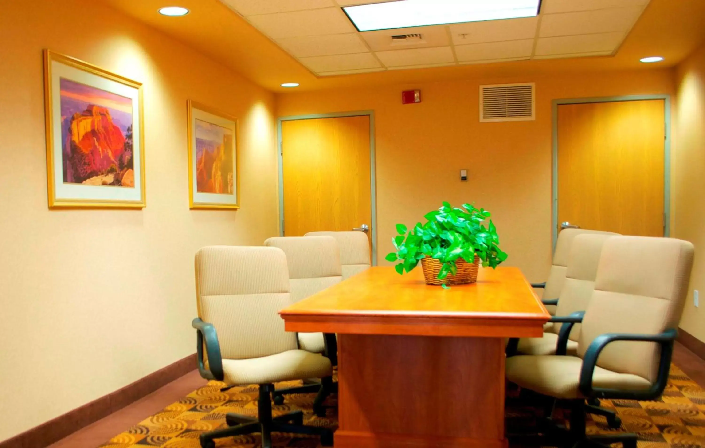 Meeting/conference room in Hampton Inn & Suites Flagstaff - West