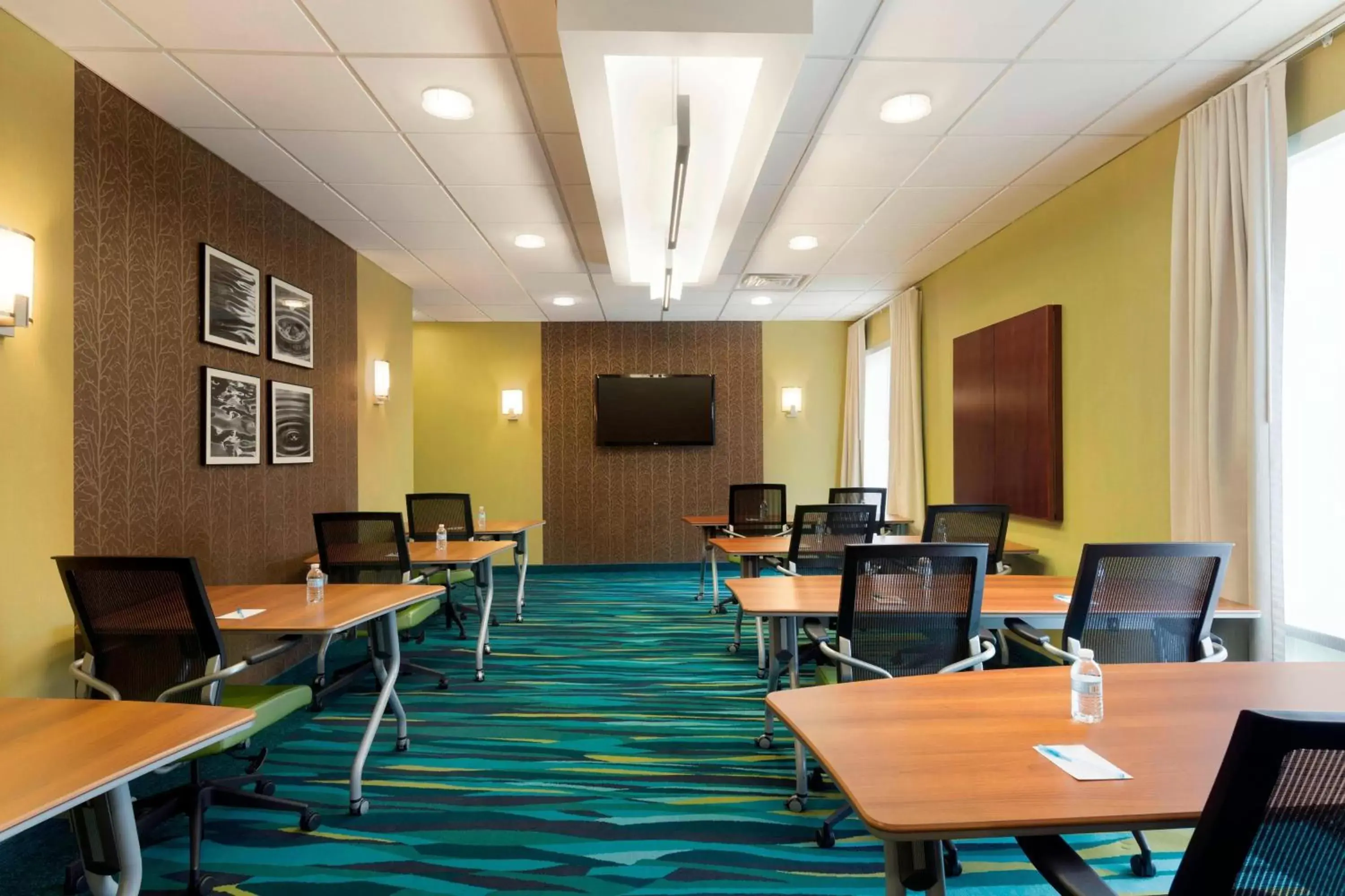 Meeting/conference room, Restaurant/Places to Eat in SpringHill Suites by Marriott Philadelphia Langhorne