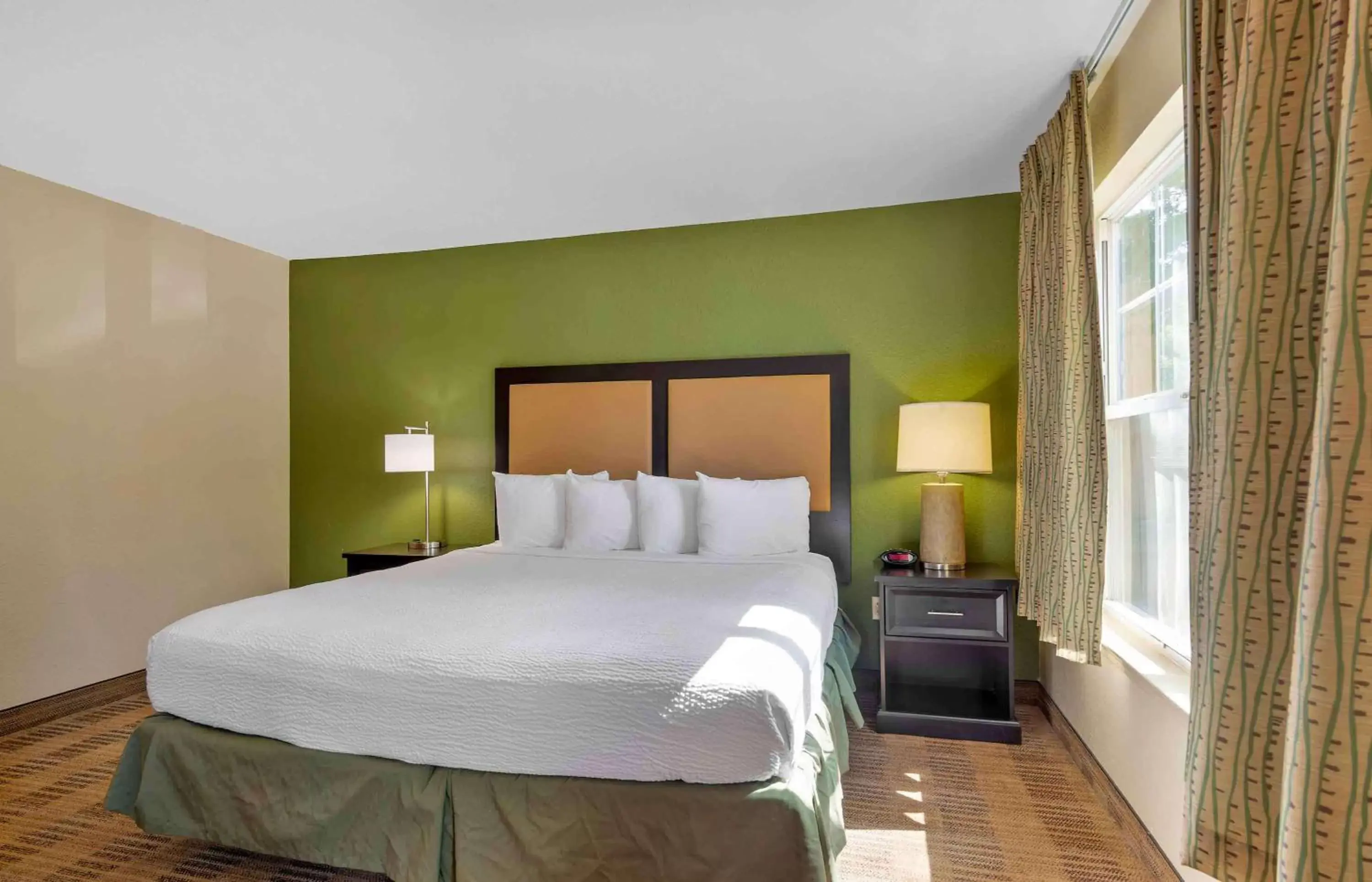 Bedroom, Bed in Extended Stay America Suites - Phoenix - Midtown Bedroom, Bed in Extended Stay America Suites - Phoenix - Midtown
