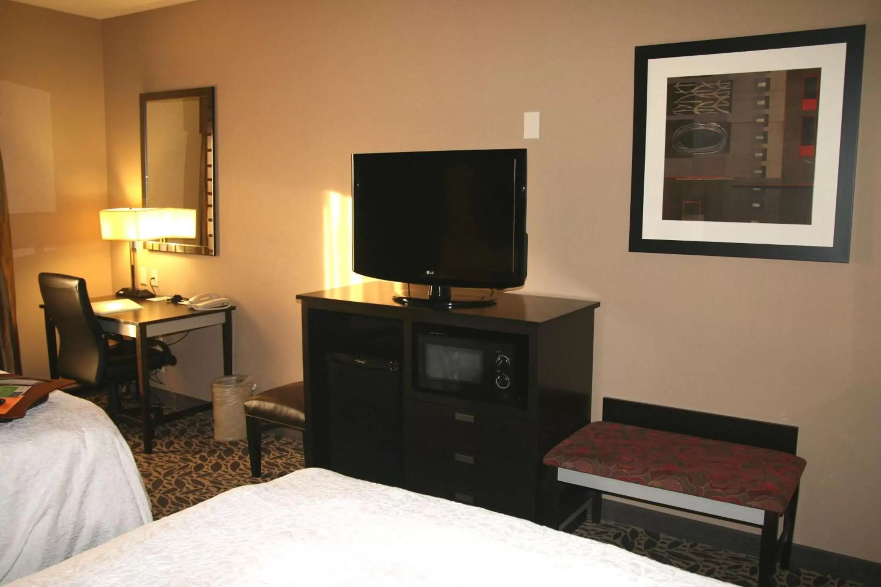 Photo of the whole room, TV/Entertainment Center in Hampton Inn & Suites Bay City