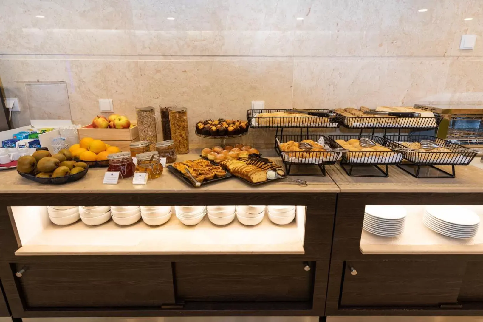 Breakfast, Food in America Diamonds Hotel & Sushi Bar