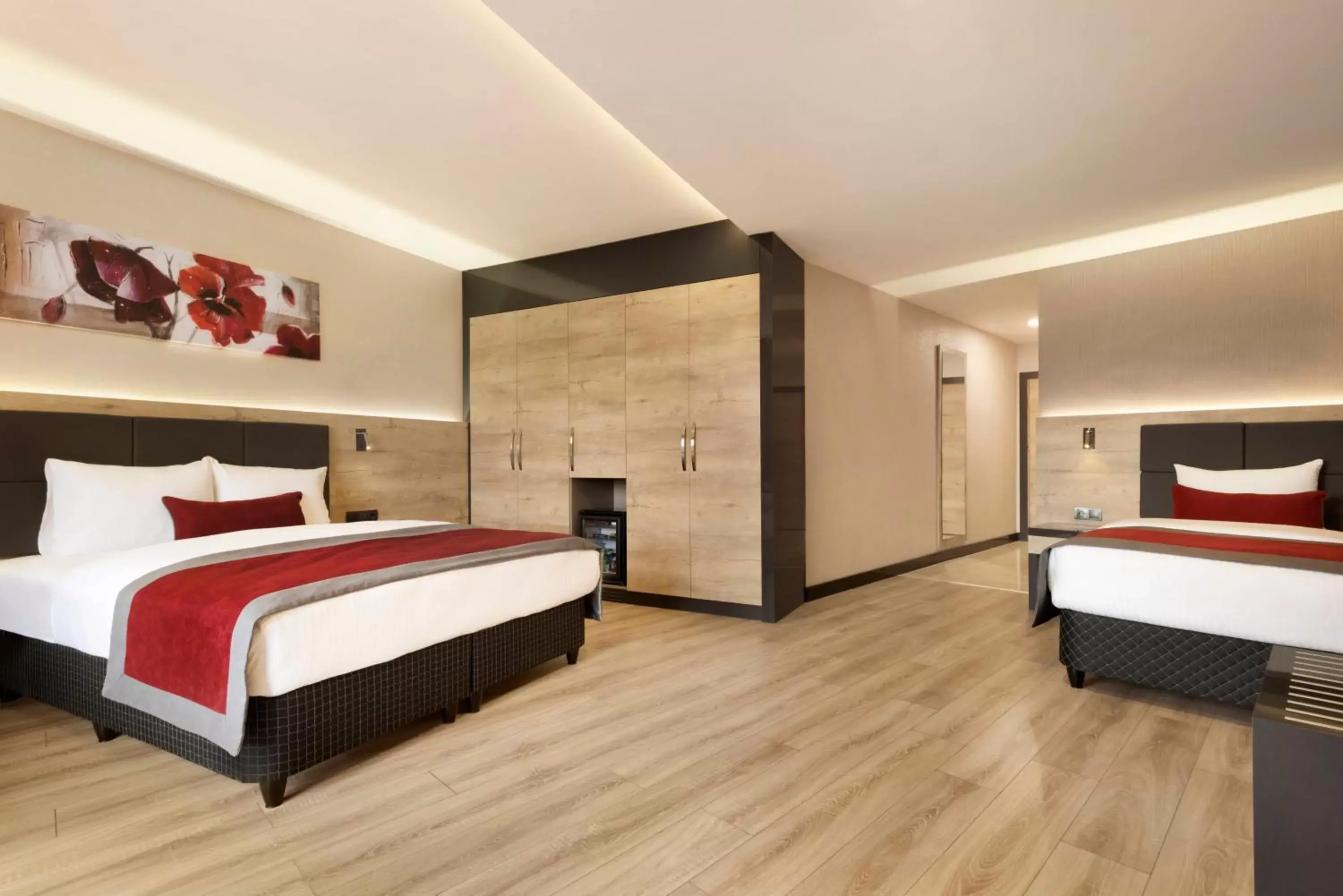 Photo of the whole room, Bed in Ramada Encore Gebze