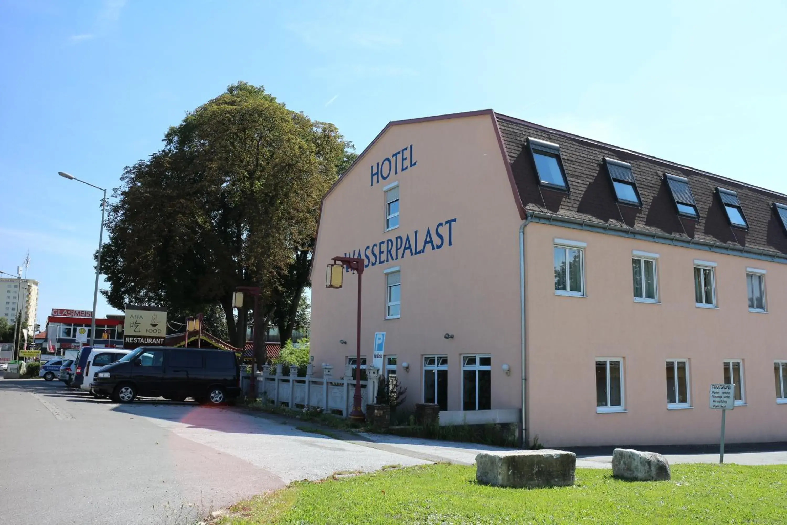 Facade/entrance, Property Building in Hotel Wasserpalast